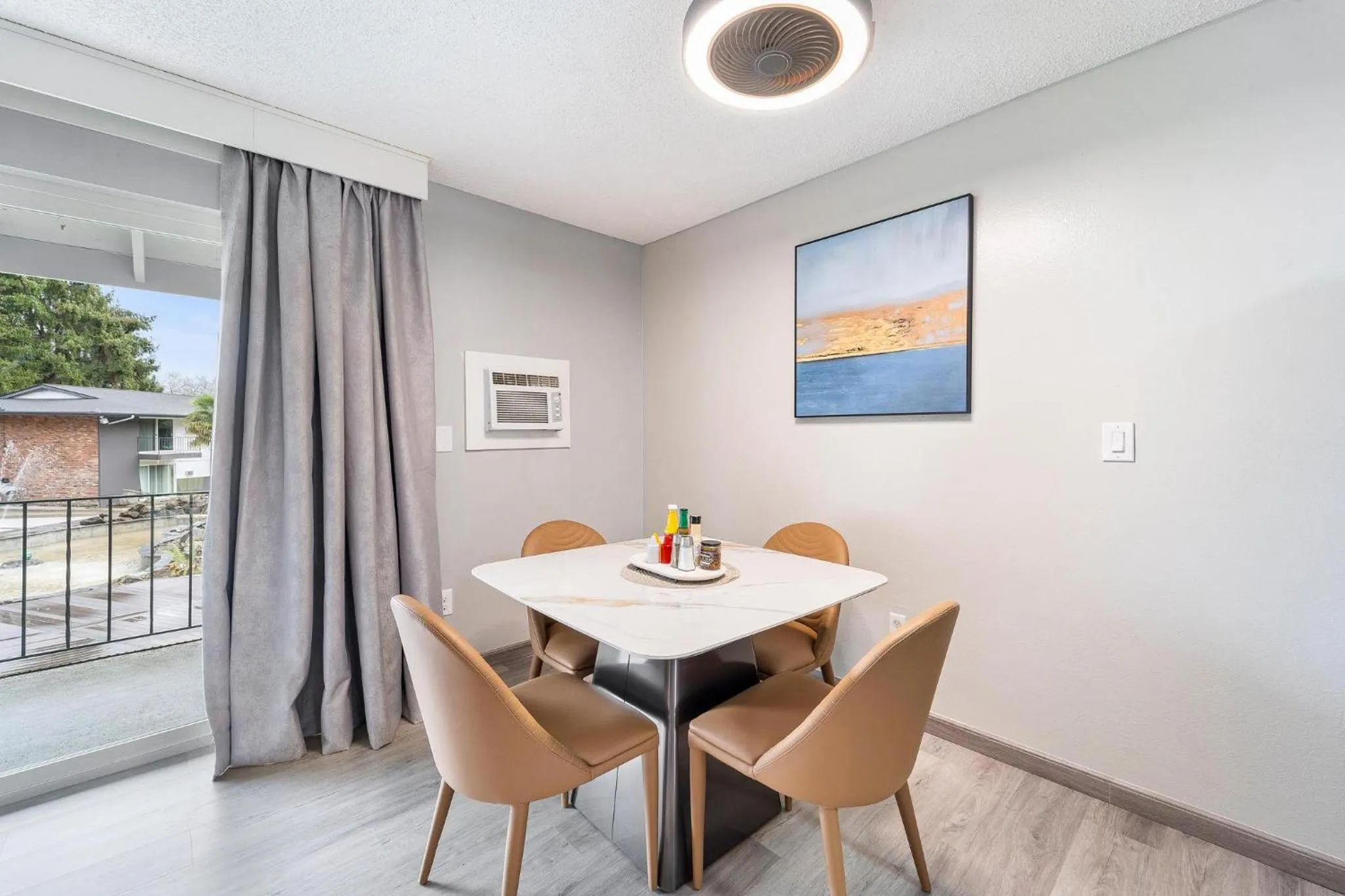 Dining area in Interurban Suites Hotel