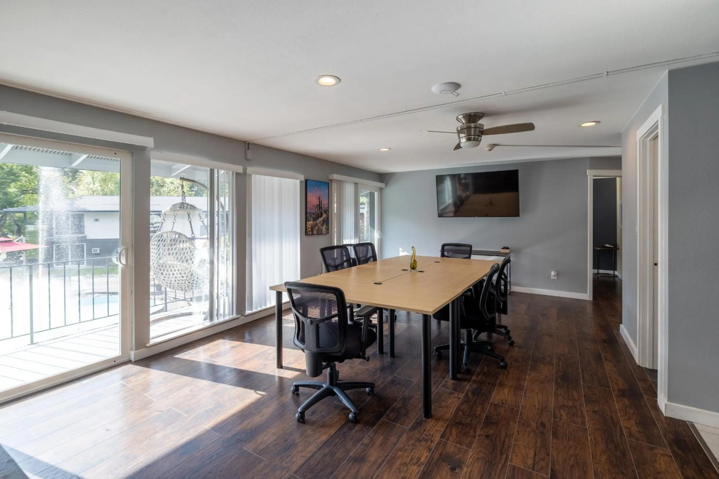 Meeting/conference room in Interurban Suites Hotel