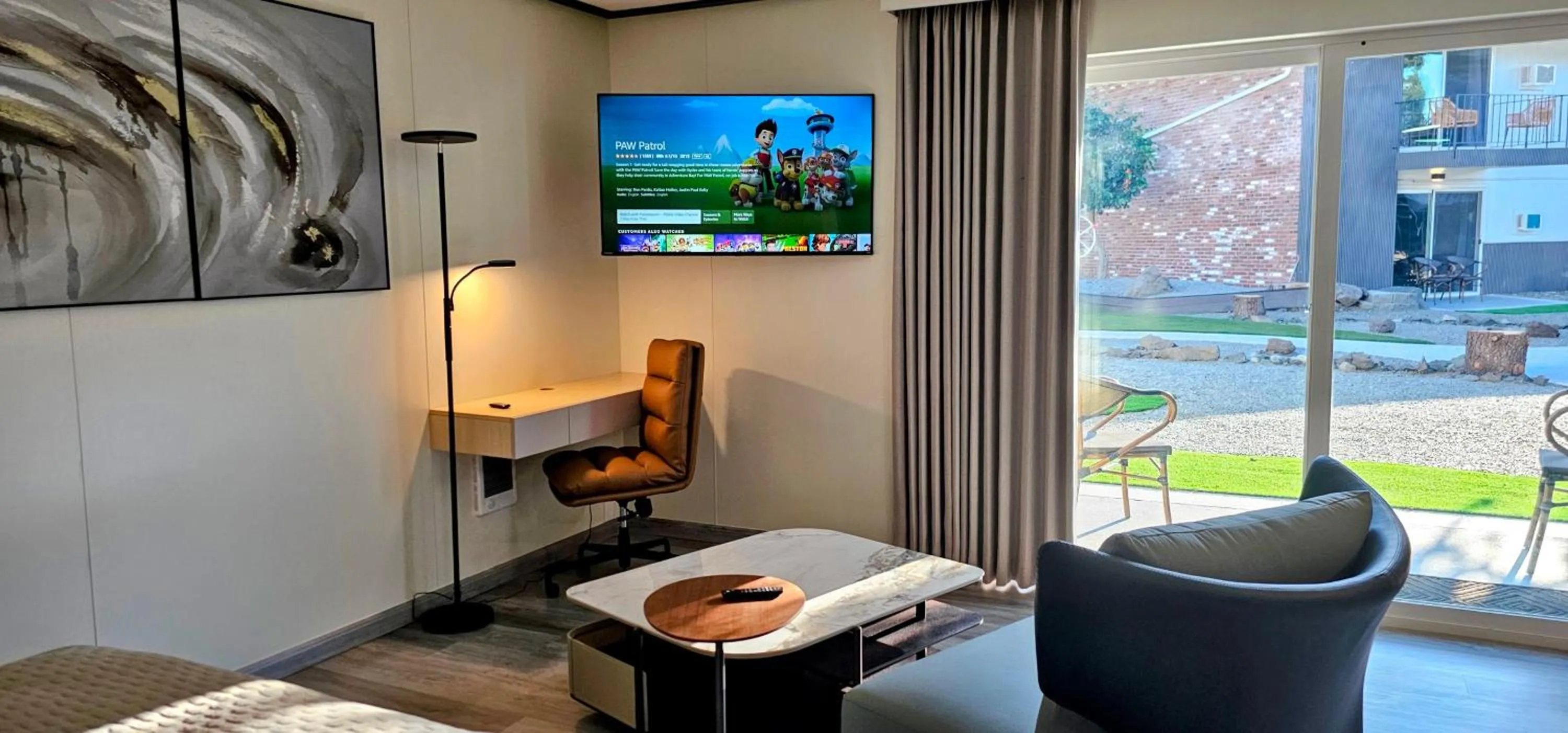 Seating area in Interurban Suites Hotel