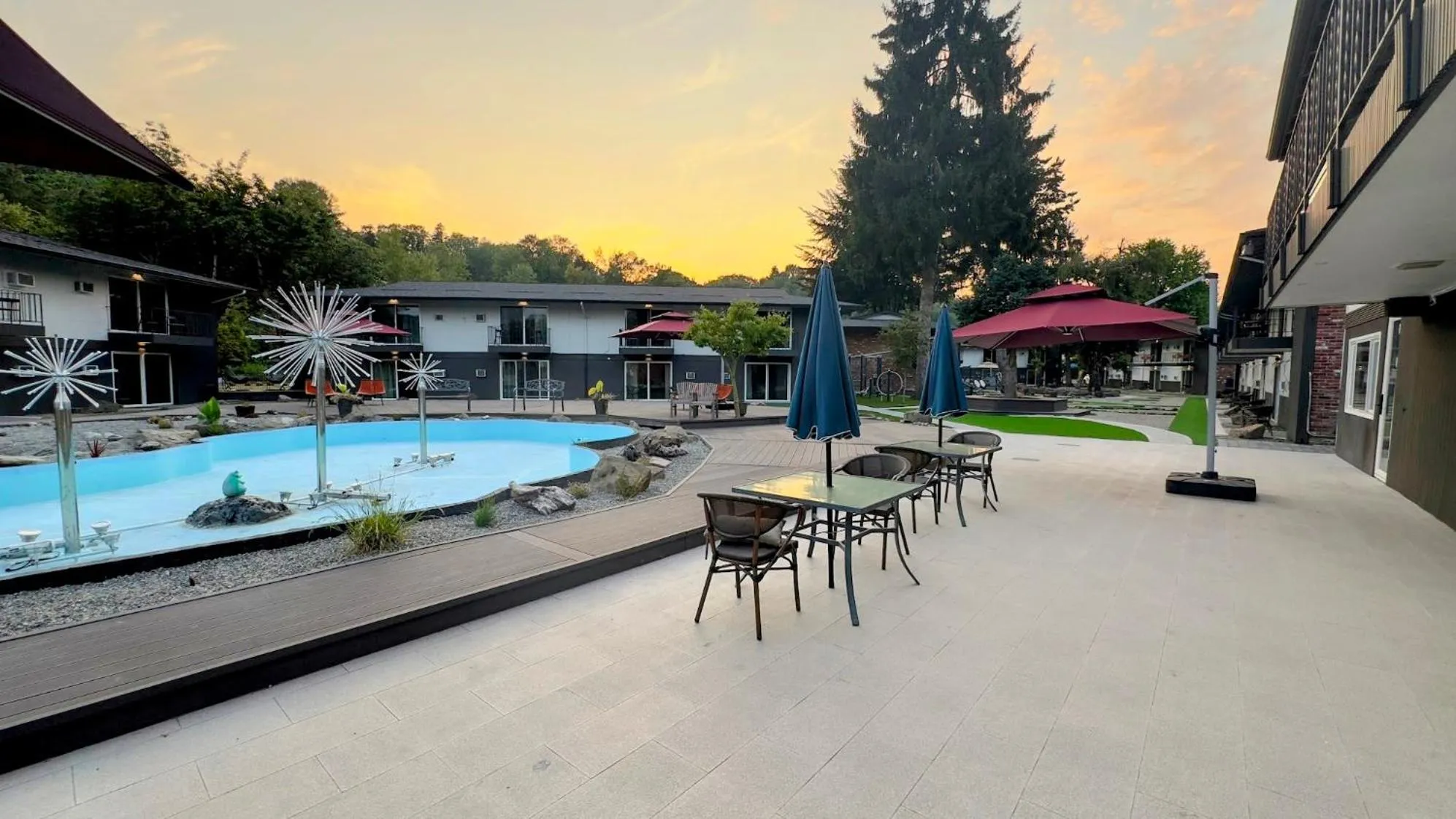Inner courtyard view in Interurban Suites Hotel