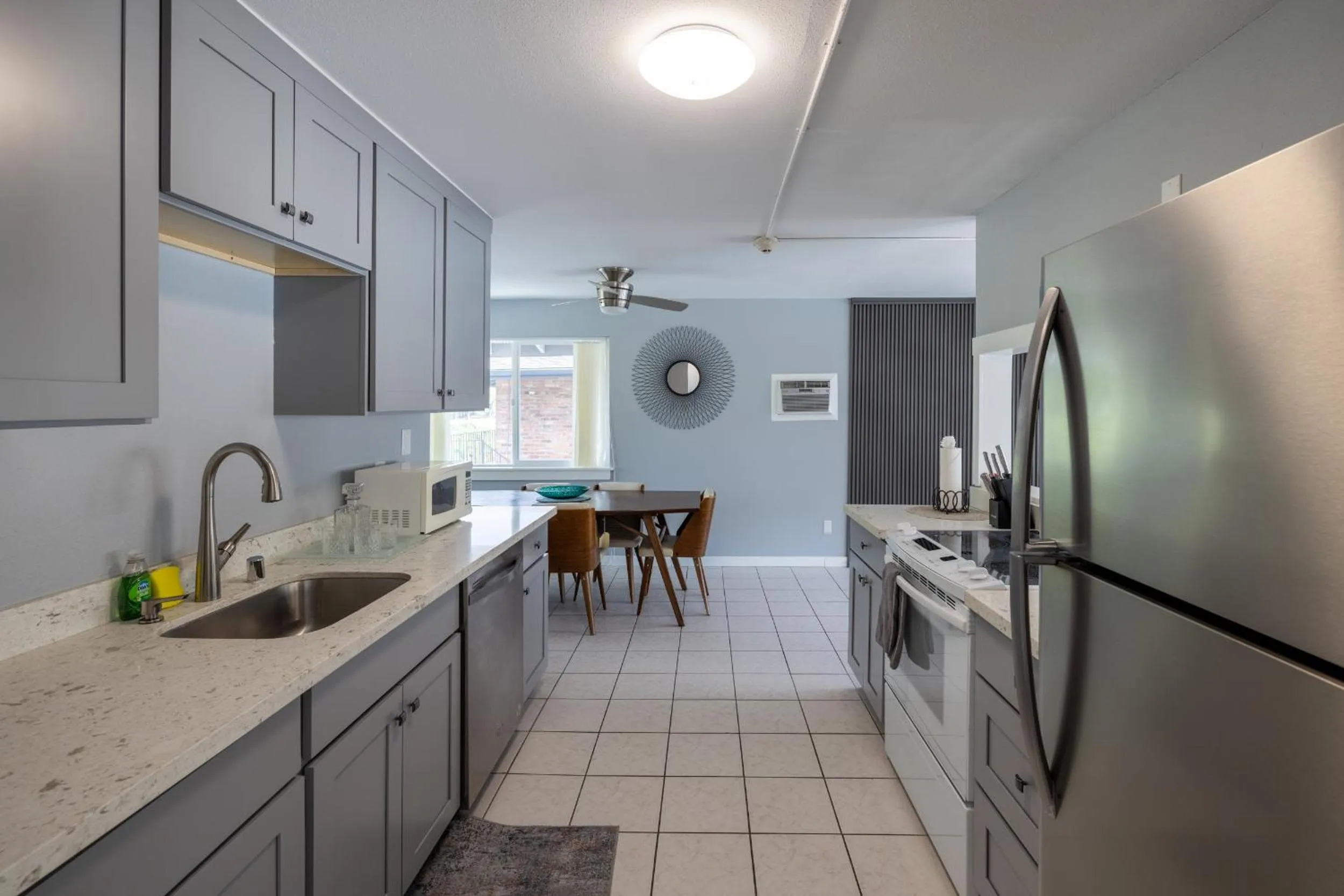Kitchen or kitchenette in Interurban Suites Hotel