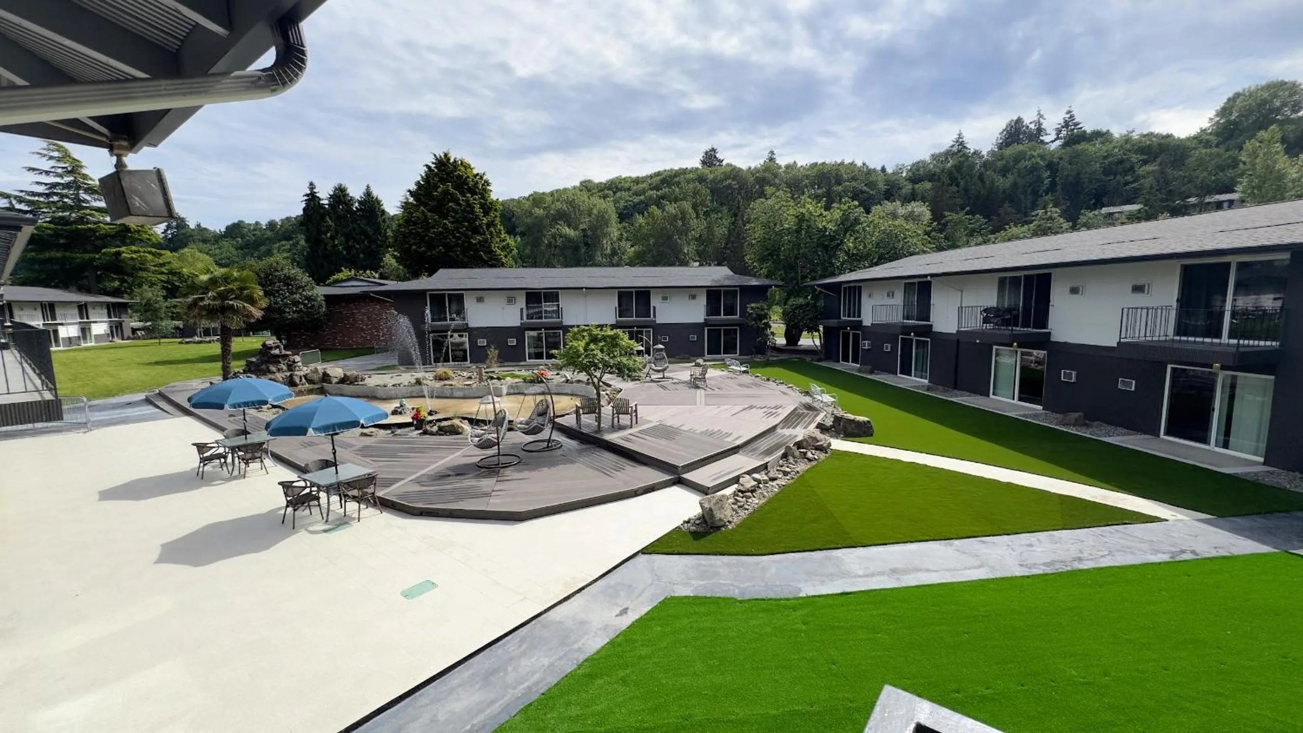 Patio in Interurban Suites Hotel