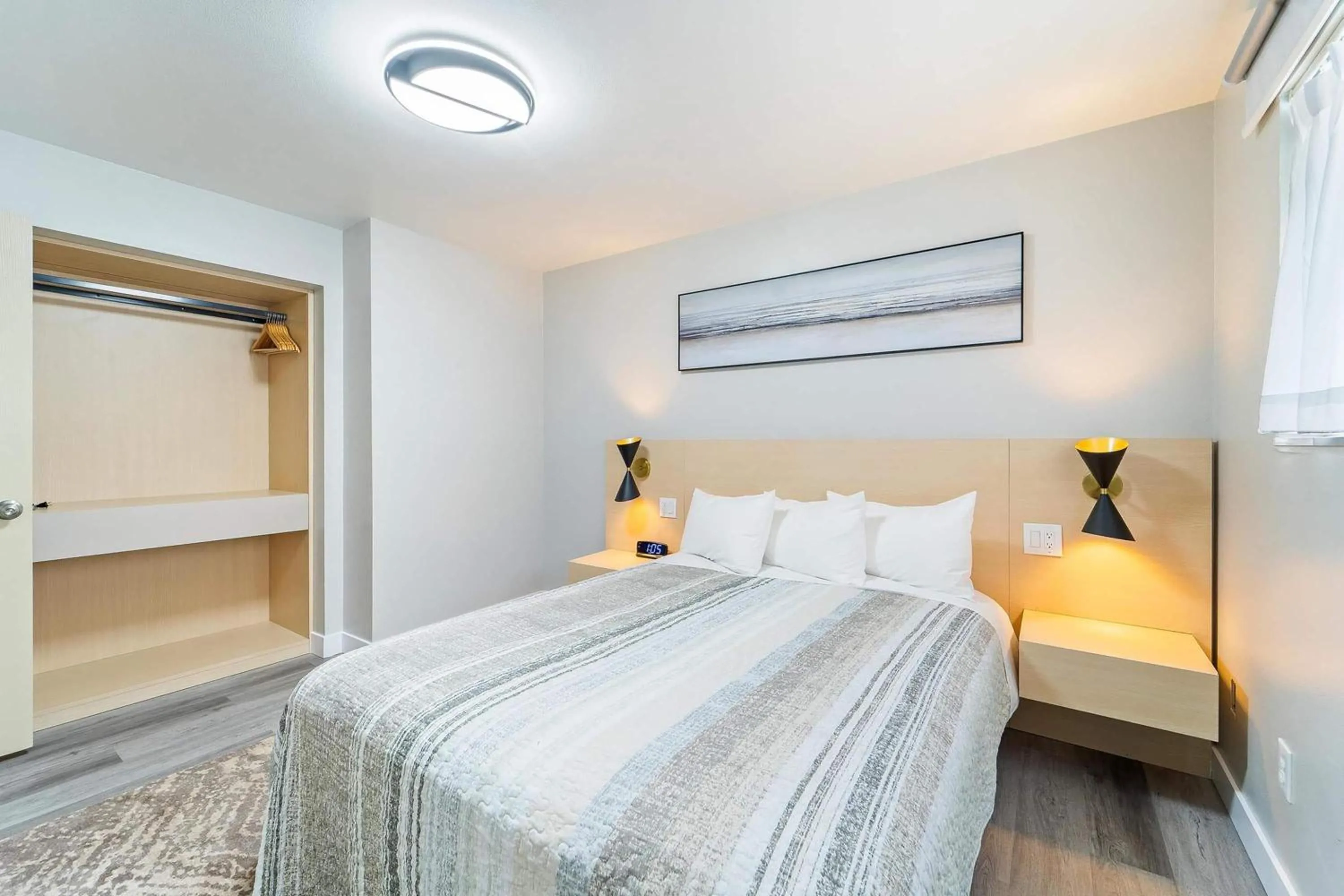 Photo of the whole room, Bed in Interurban Suites Hotel, a Dazzler Select by Wyndham