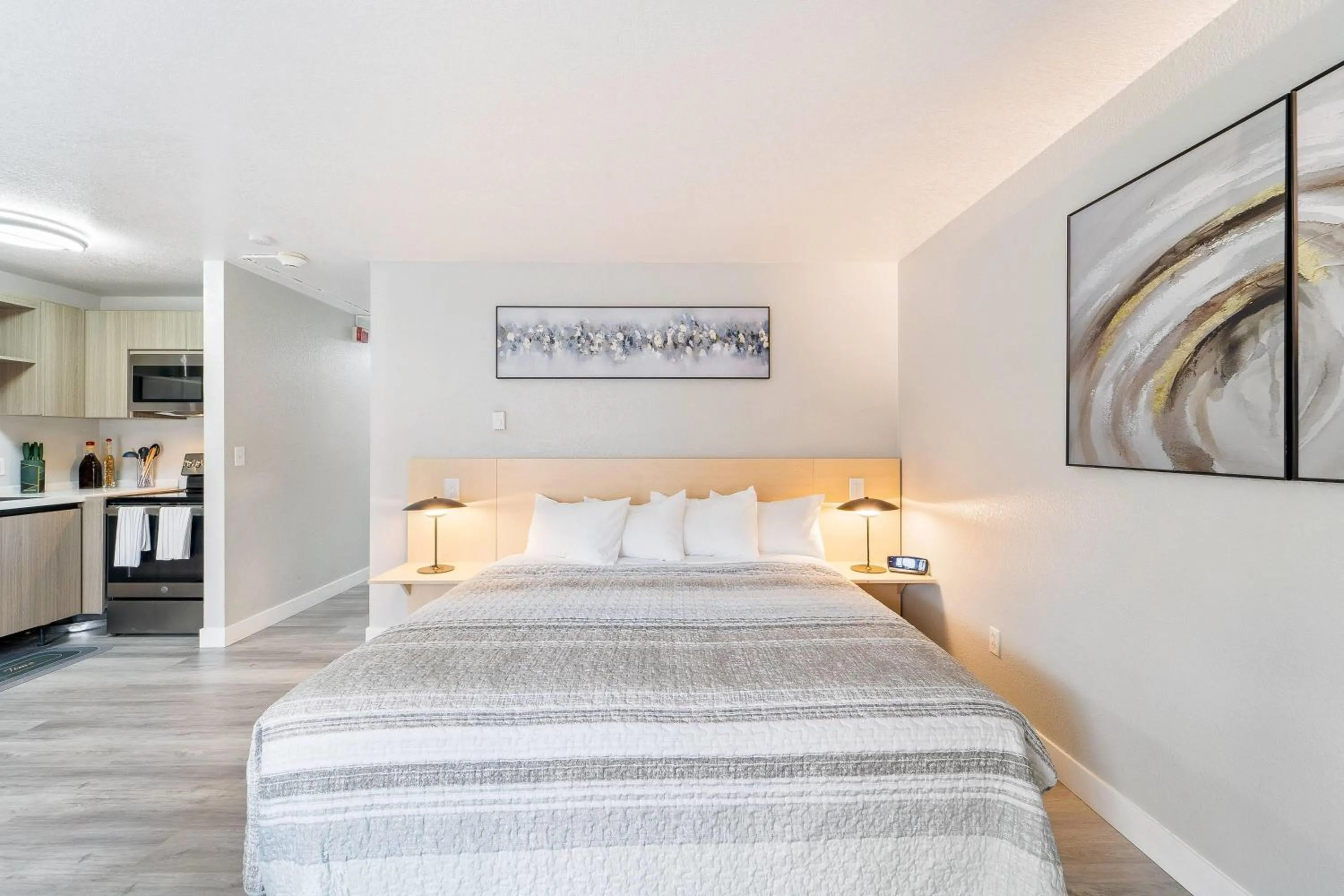 Photo of the whole room, Bed in Interurban Suites Hotel, a Dazzler Select by Wyndham