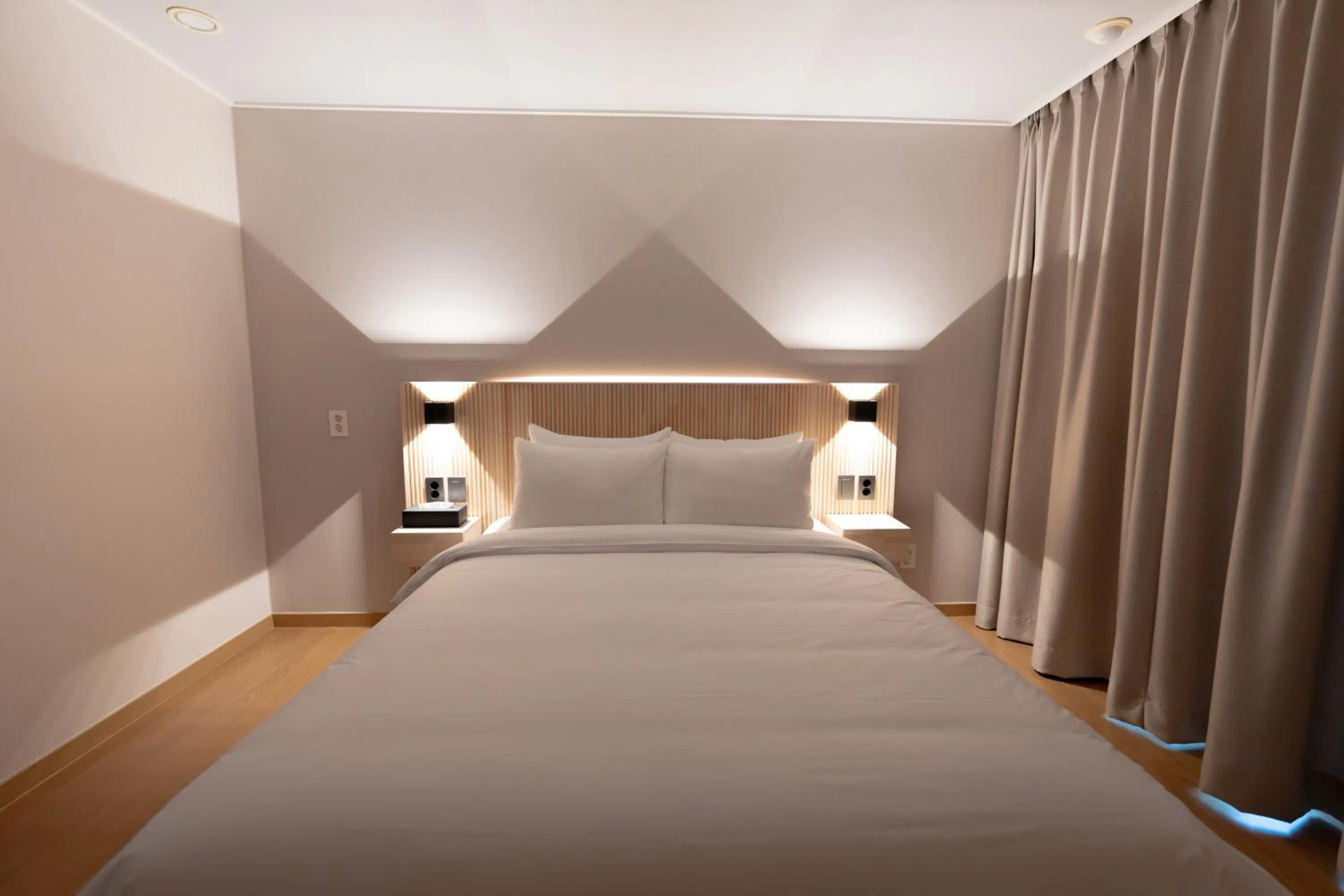 Decorative detail, Bed in Le comte bleu