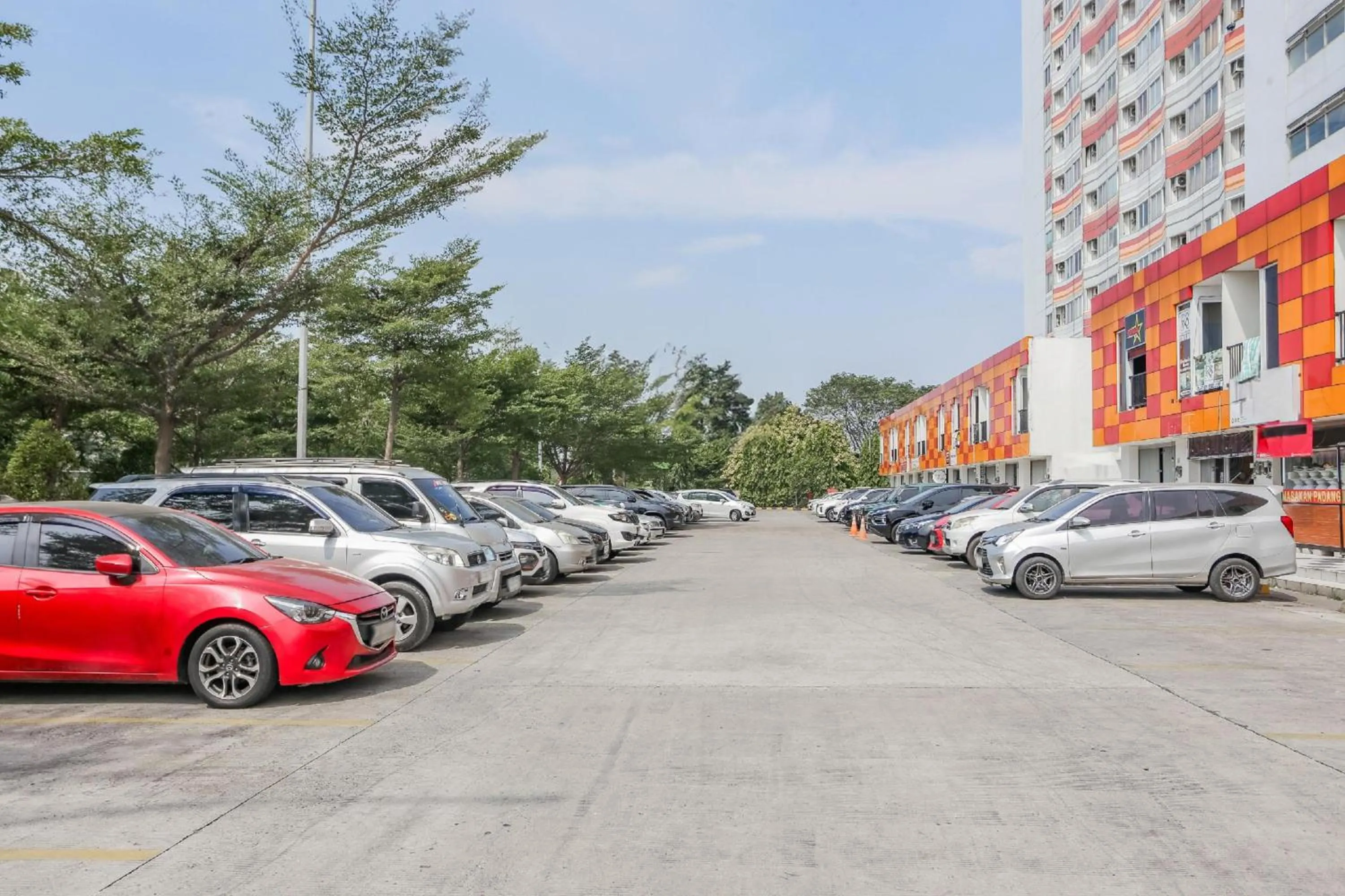 Parking in Hotel O Tower Mahakam serviced apartment Riverview Jababeka