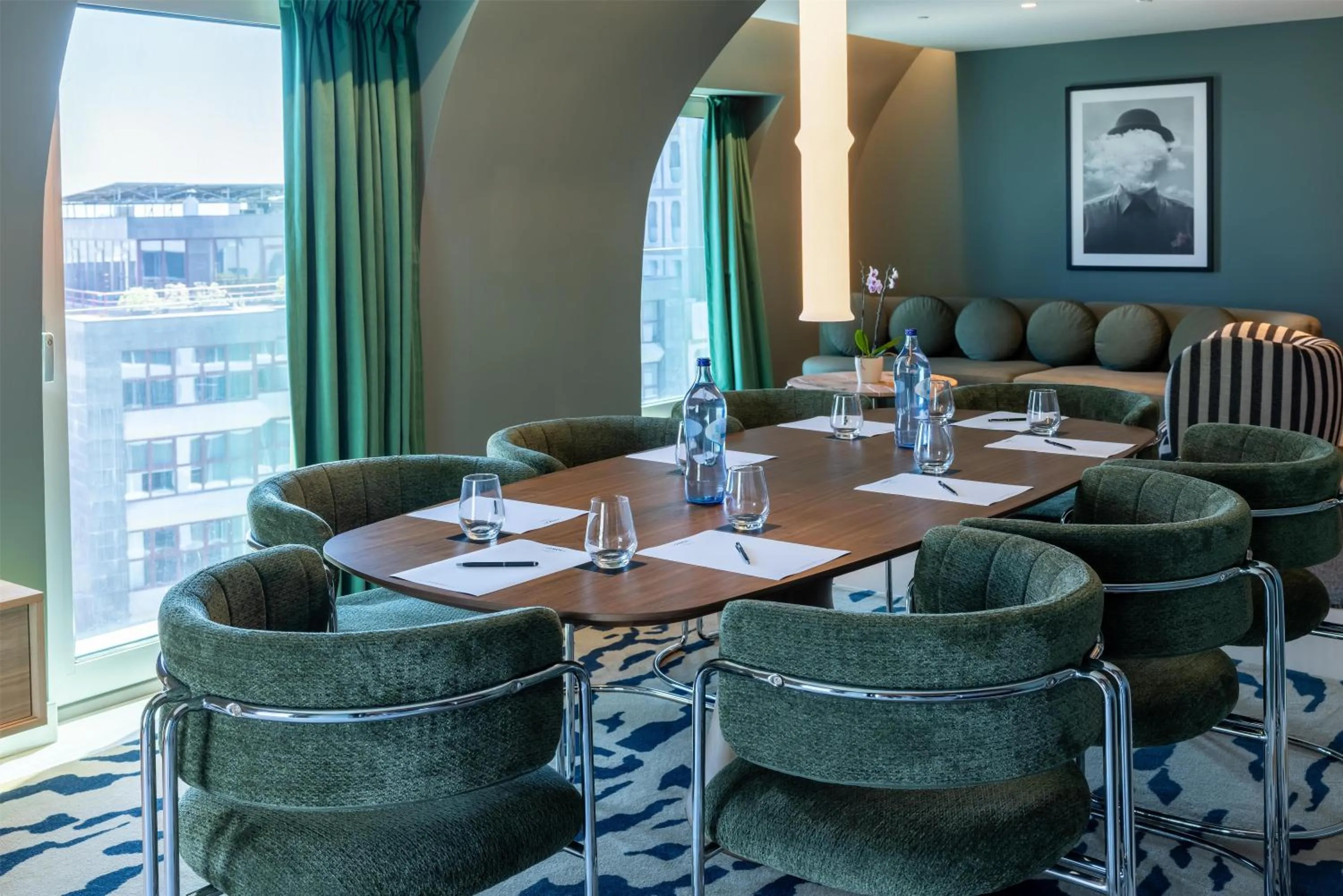 Living room in Cenica Porto Hotel, Curio Collection By Hilton