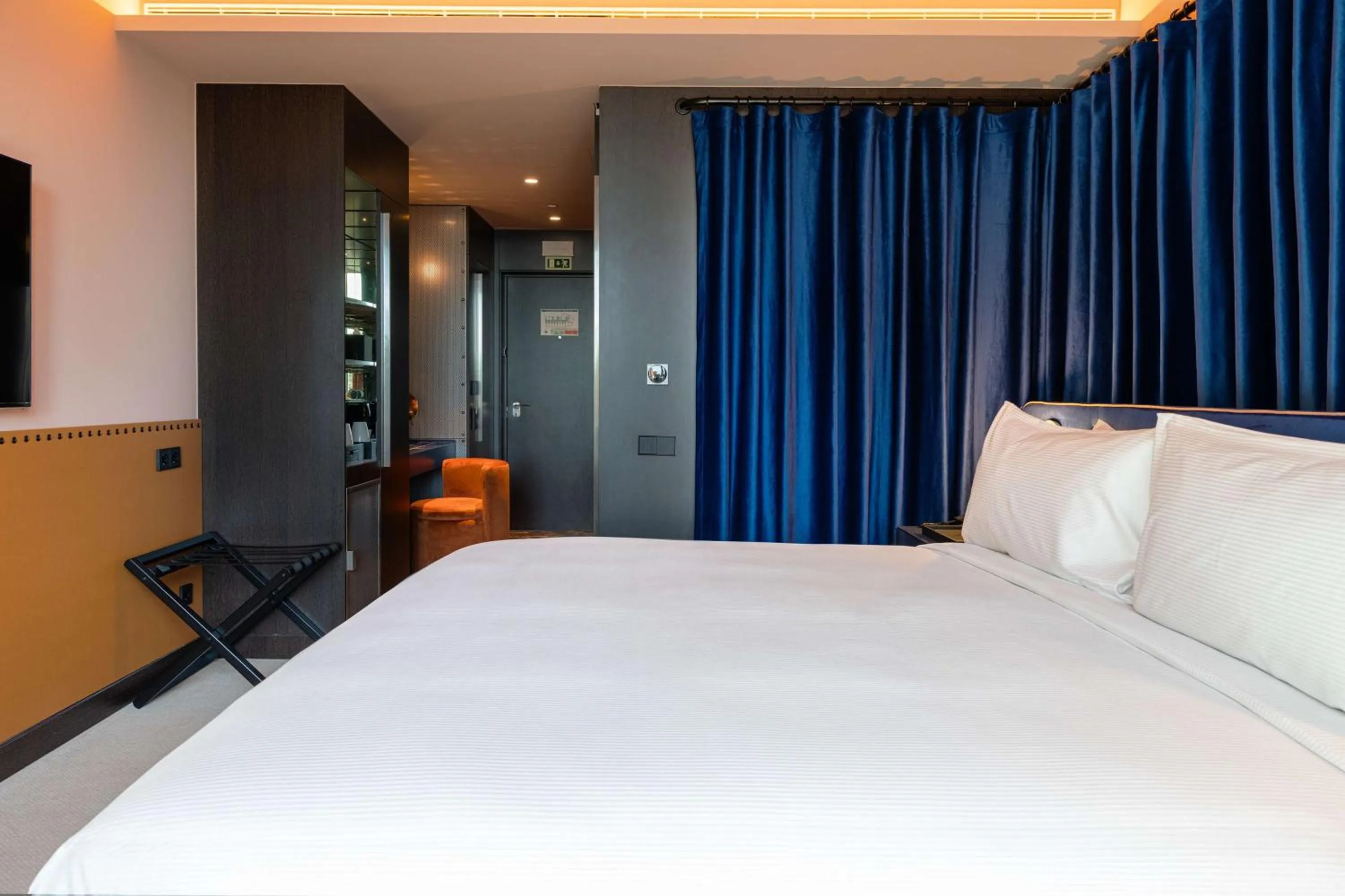 Bed in Cenica Porto Hotel, Curio Collection By Hilton