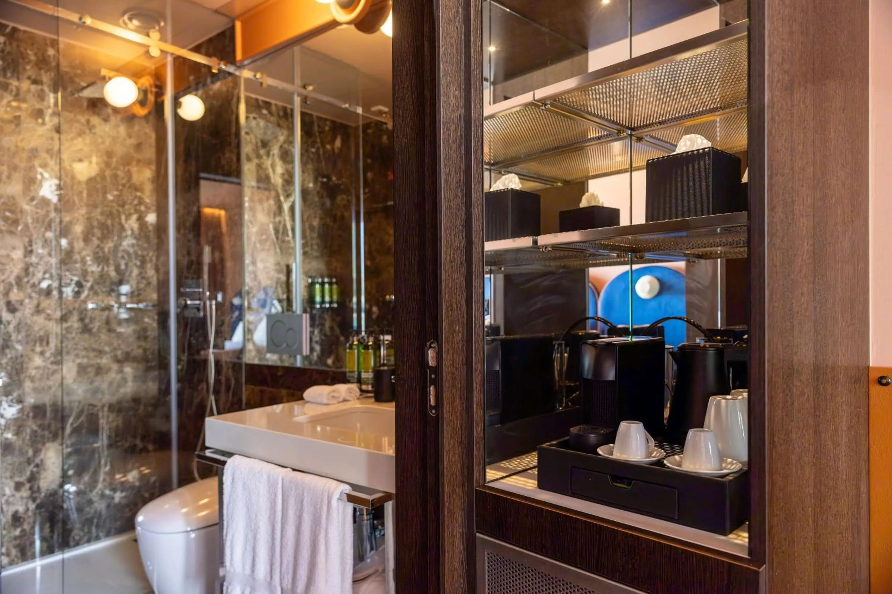 Kitchen or kitchenette in Cenica Porto Hotel, Curio Collection By Hilton