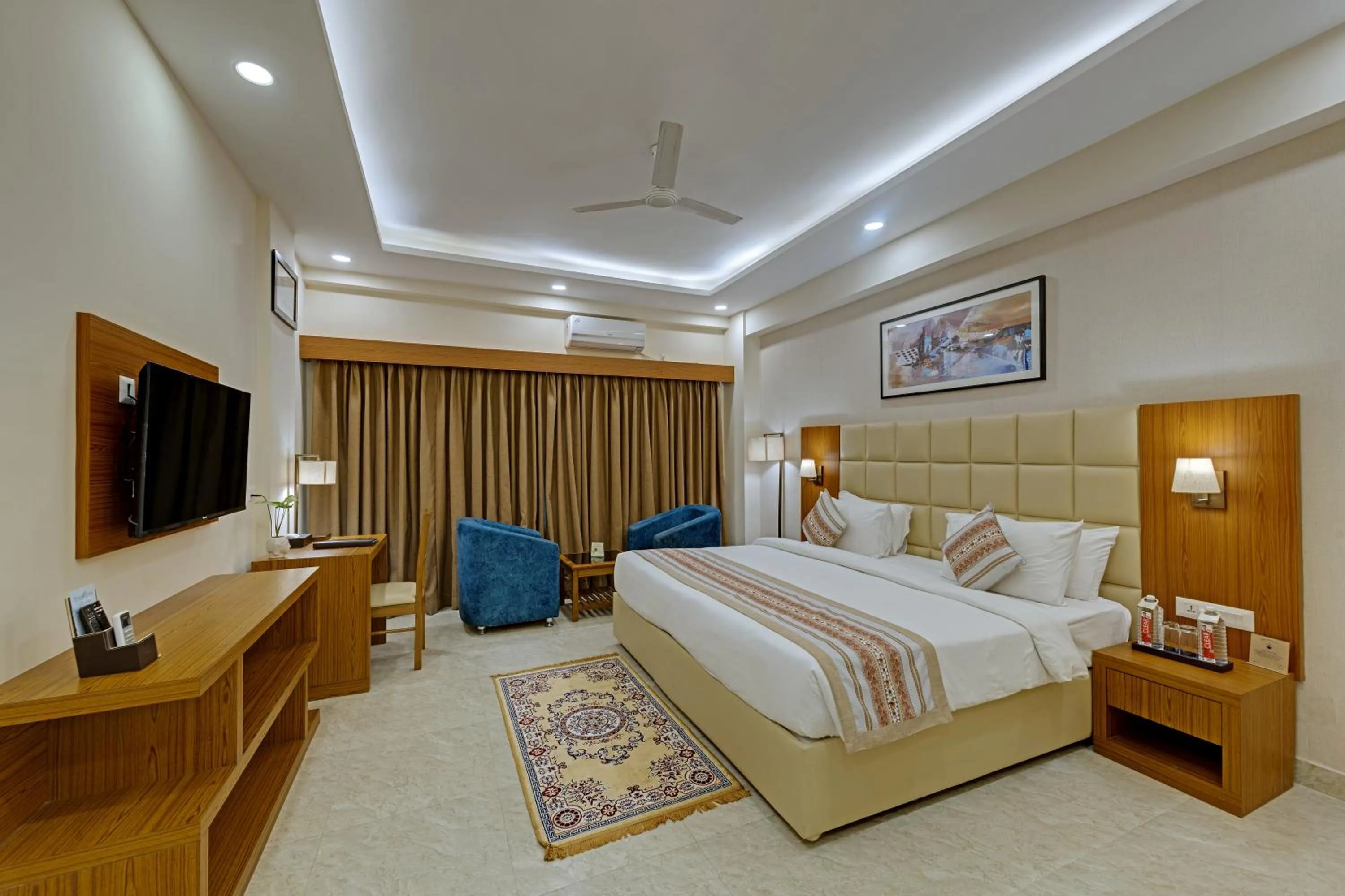 Bedroom, Bed in The Fern Residency, Bodhgaya, Series by Marriott