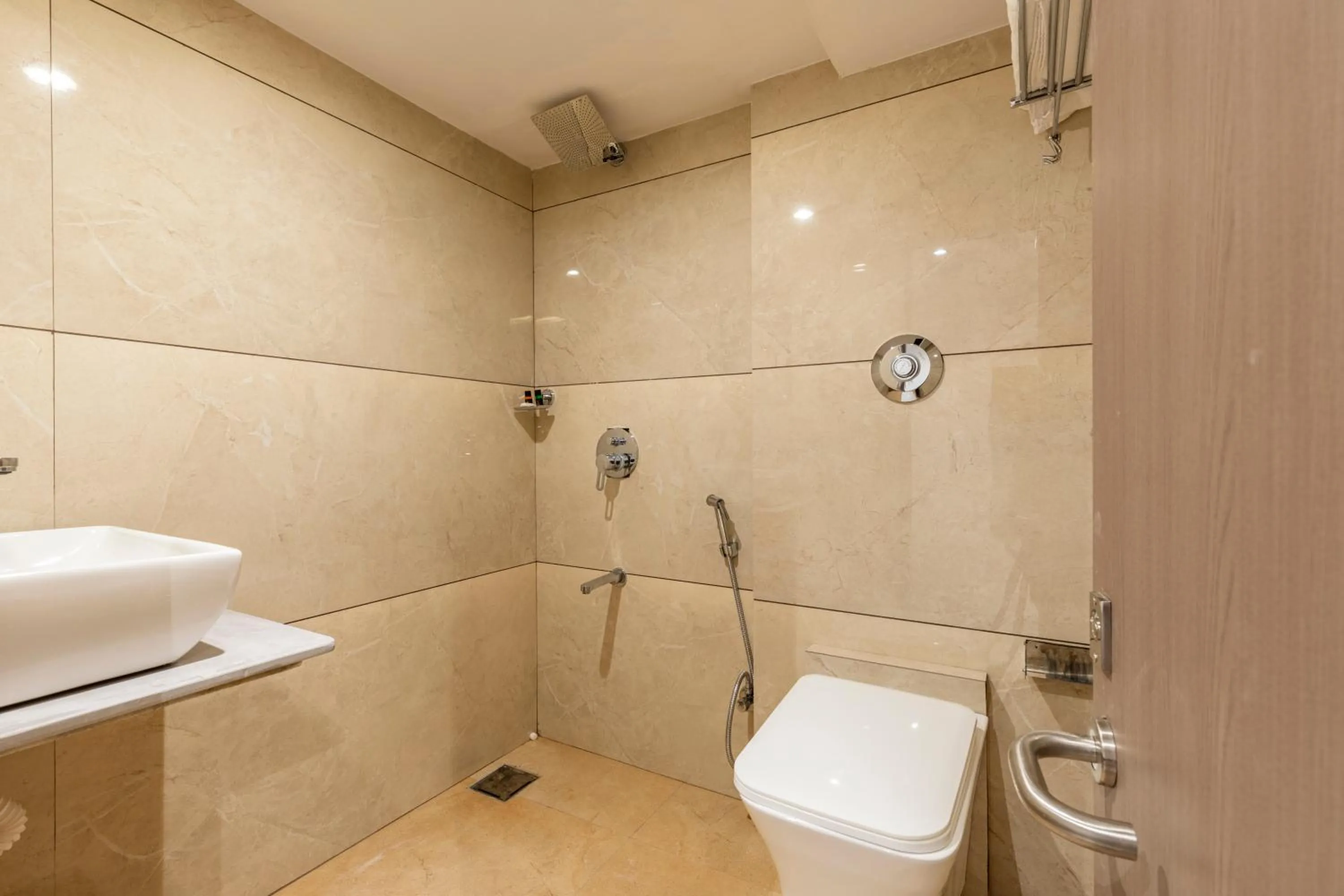 Shower in Hotel MetroMax Andheri