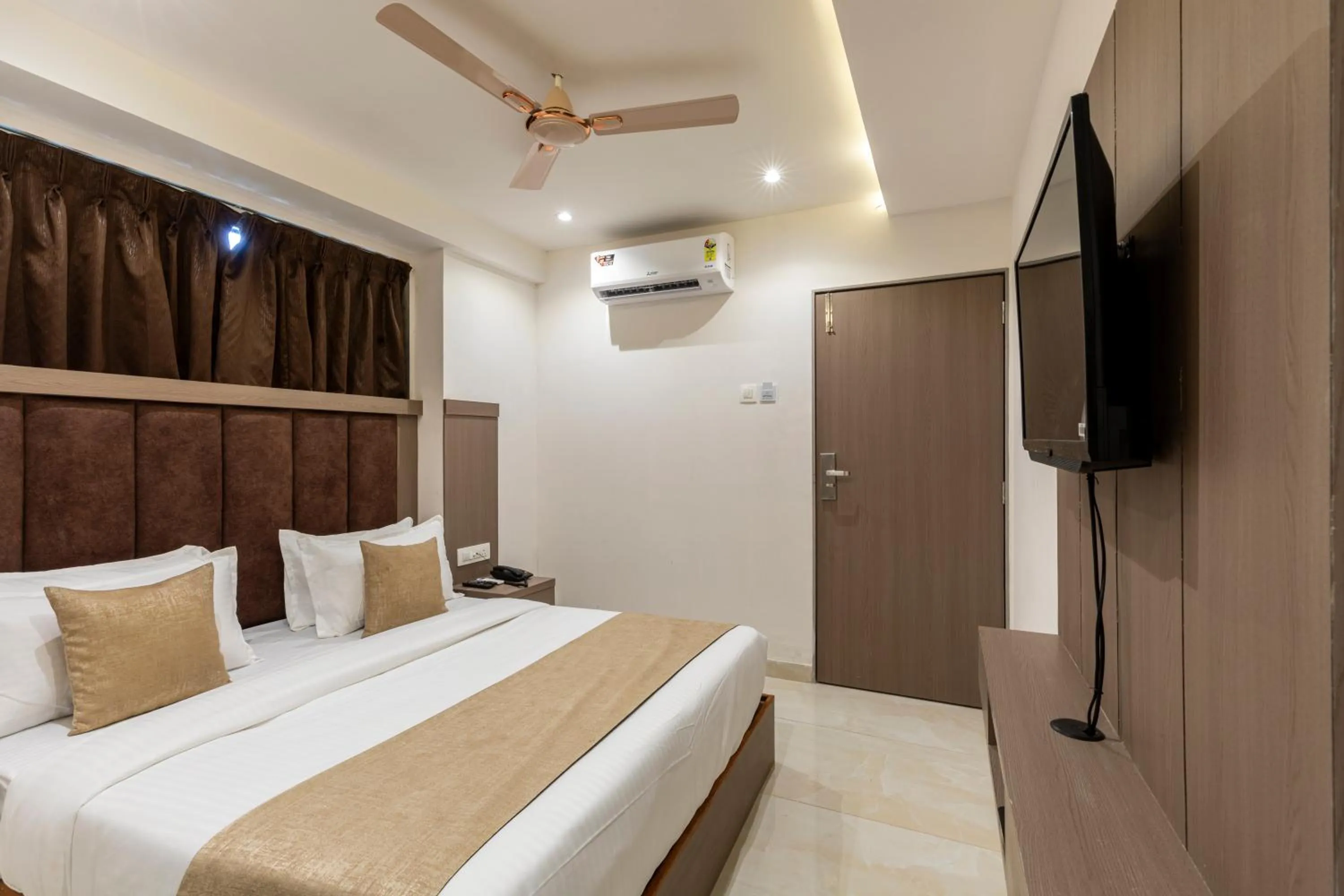 Bed in Hotel MetroMax Andheri