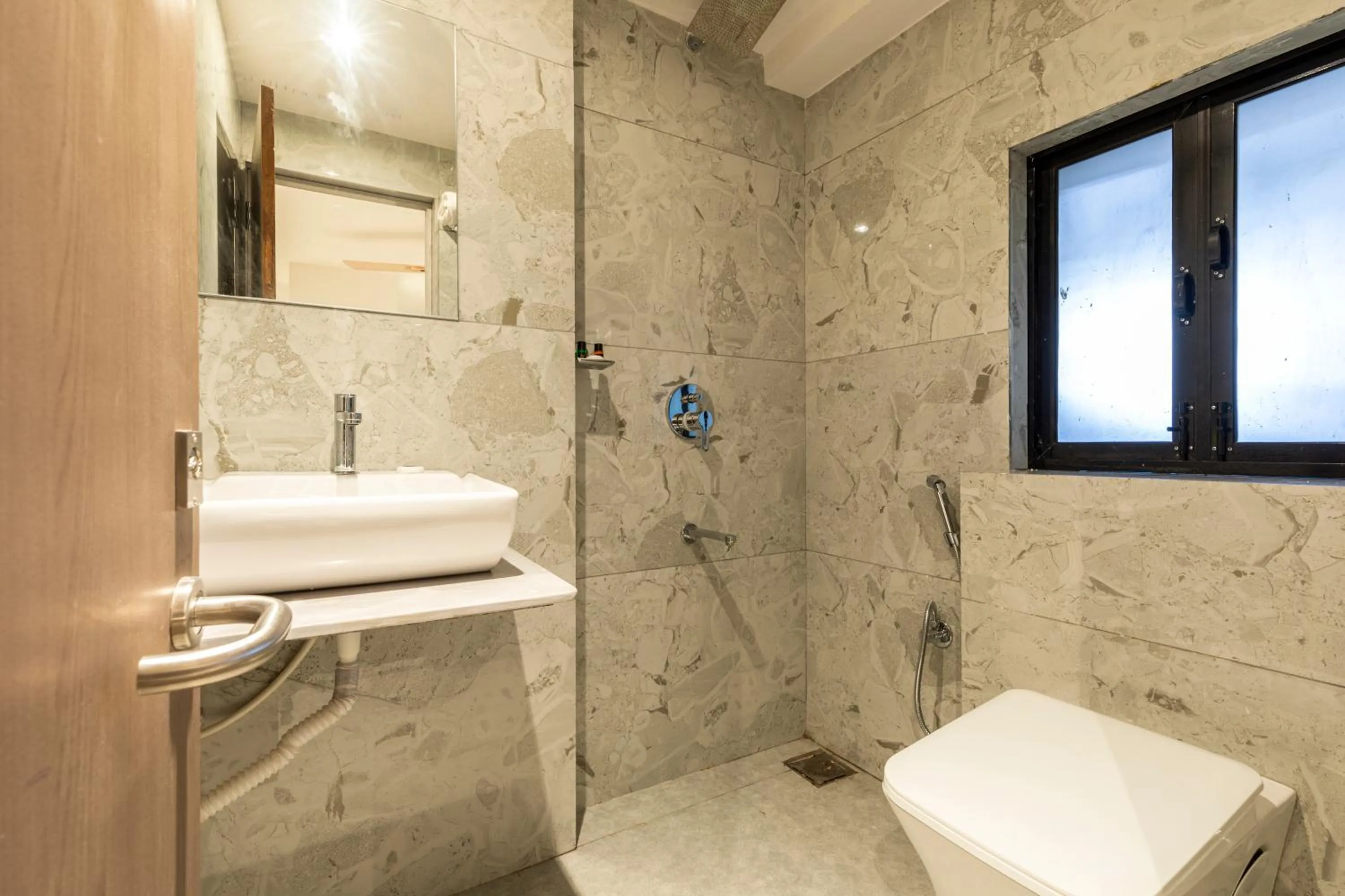 Shower in Hotel MetroMax Andheri