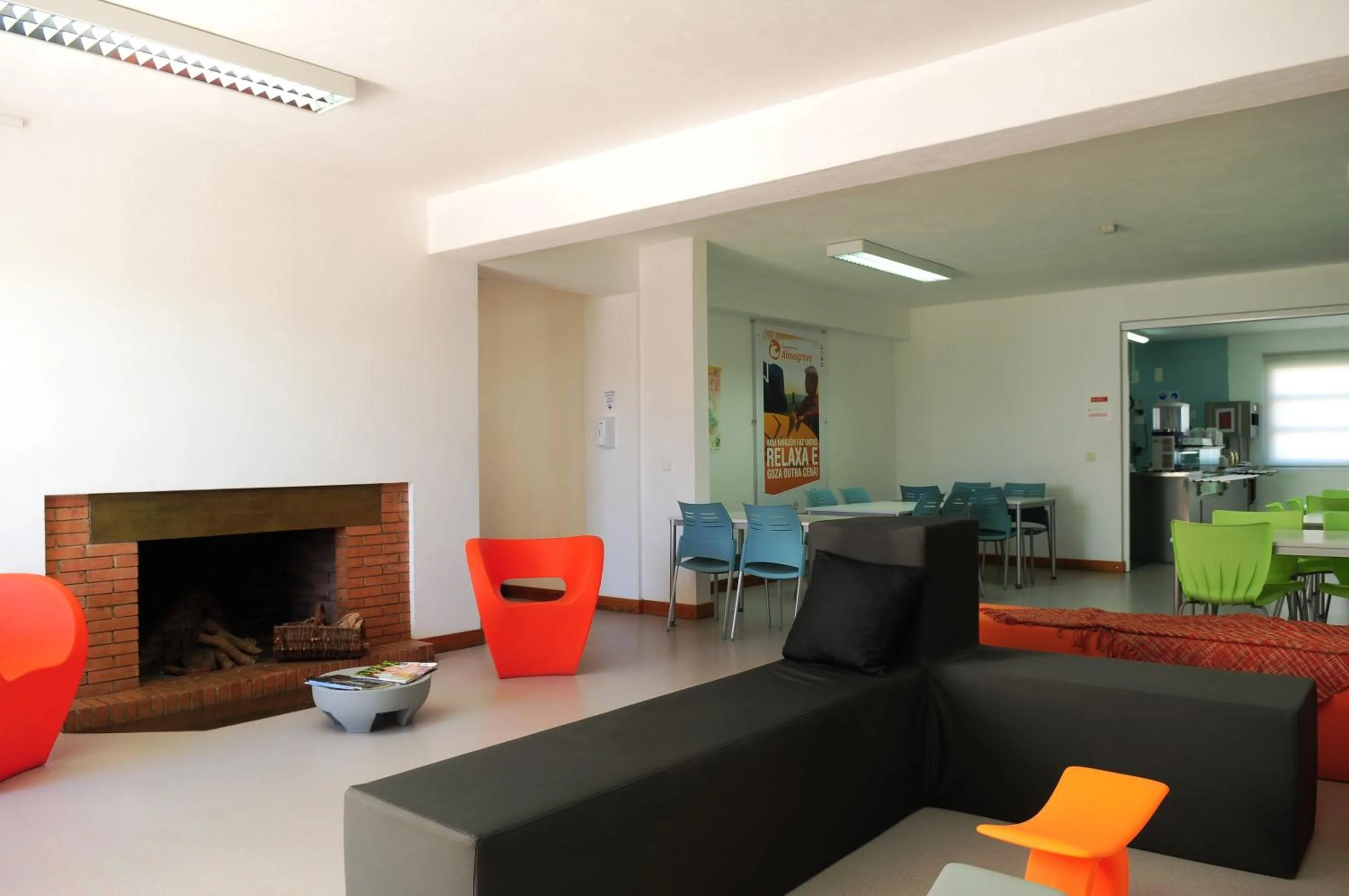 Communal lounge/ TV room in HI Castelo Branco - Pousada de Juventude