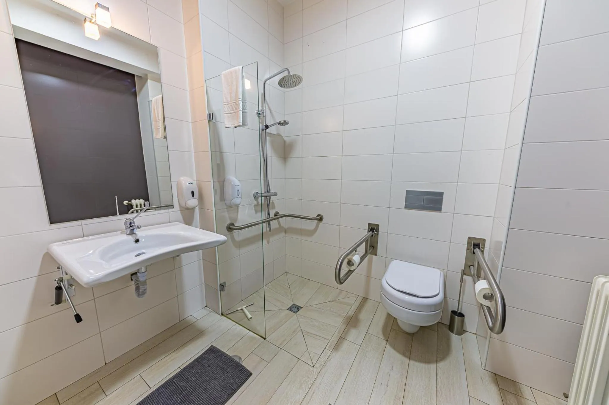 Shower in HI Viseu - Pousada de Juventude