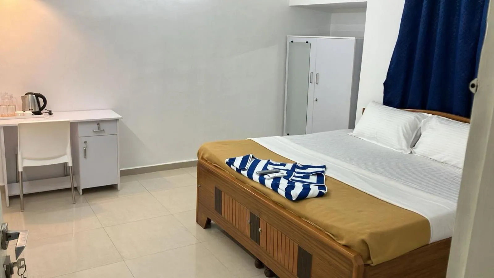 Bed in Madras Inn Nungambakam