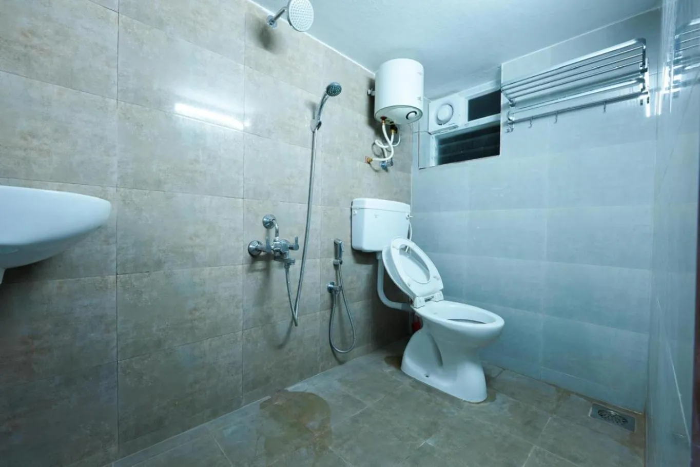 Bathroom in Madras Inn Nungambakam