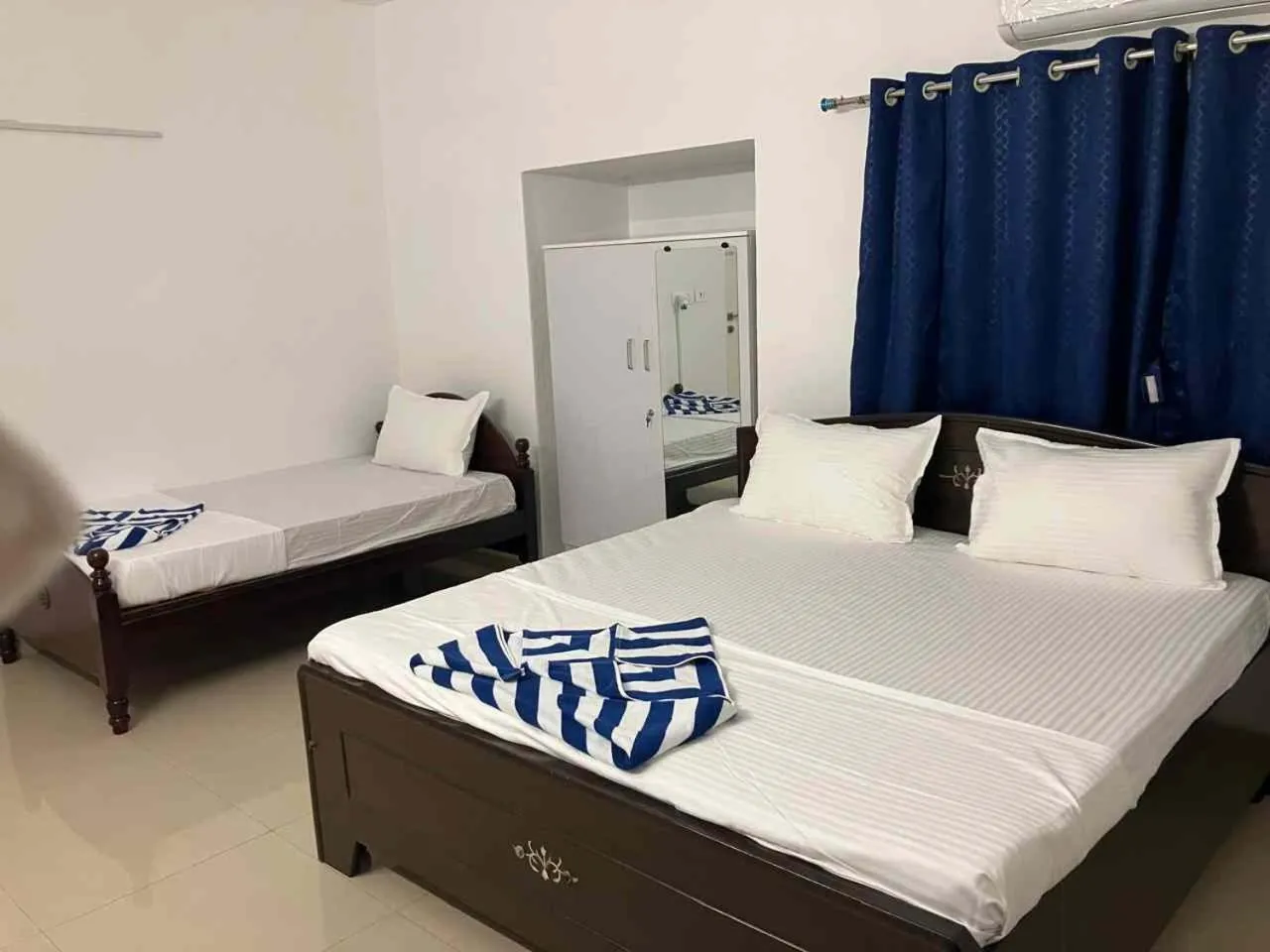 Bed in Madras Inn Nungambakam