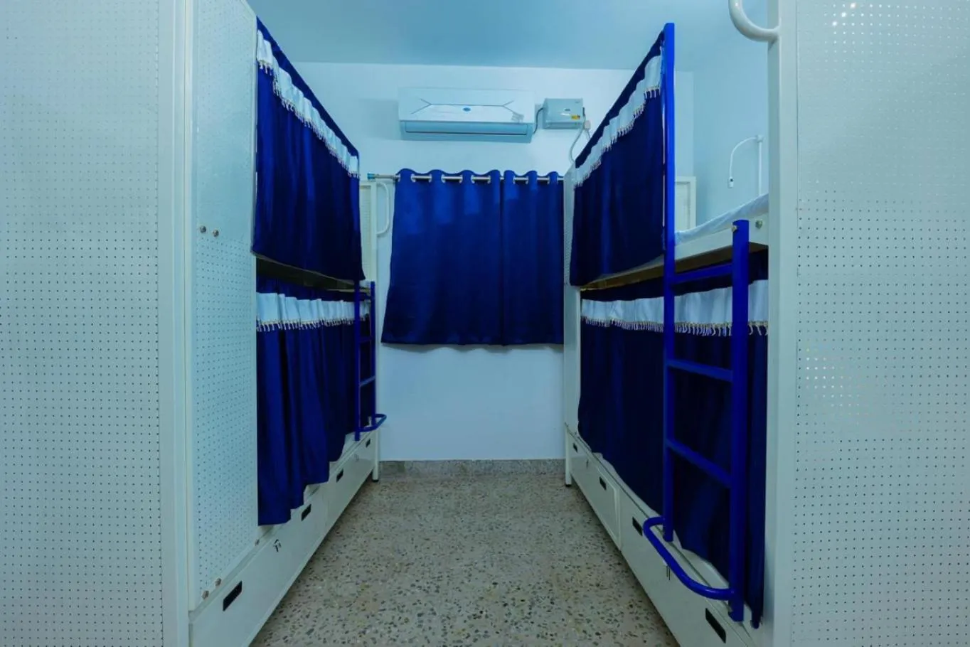 Bed in Madras Inn Nungambakam