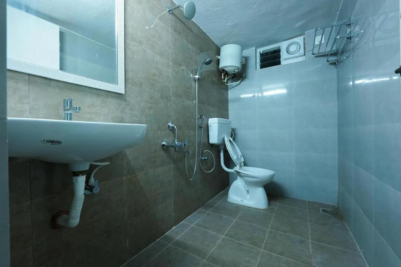 Bathroom in Madras Inn Nungambakam