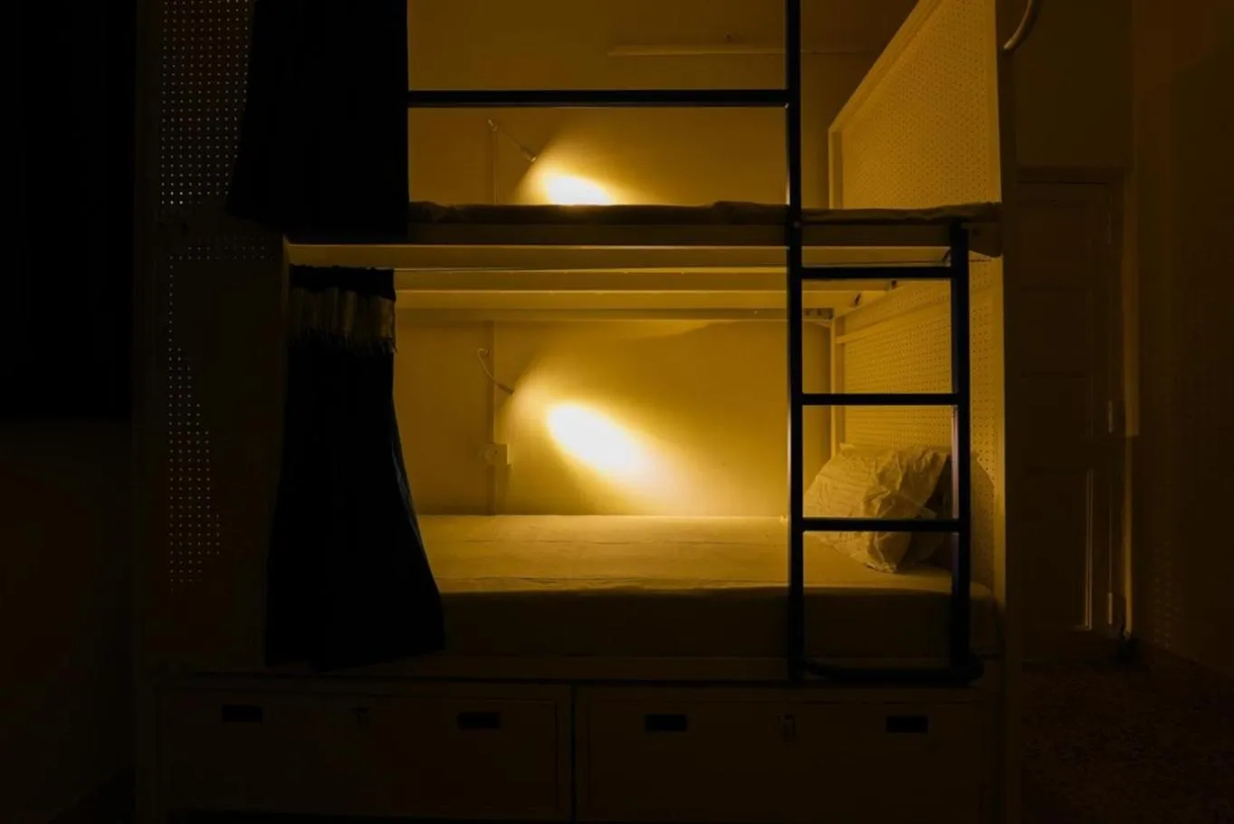 Bed in Madras Inn Nungambakam