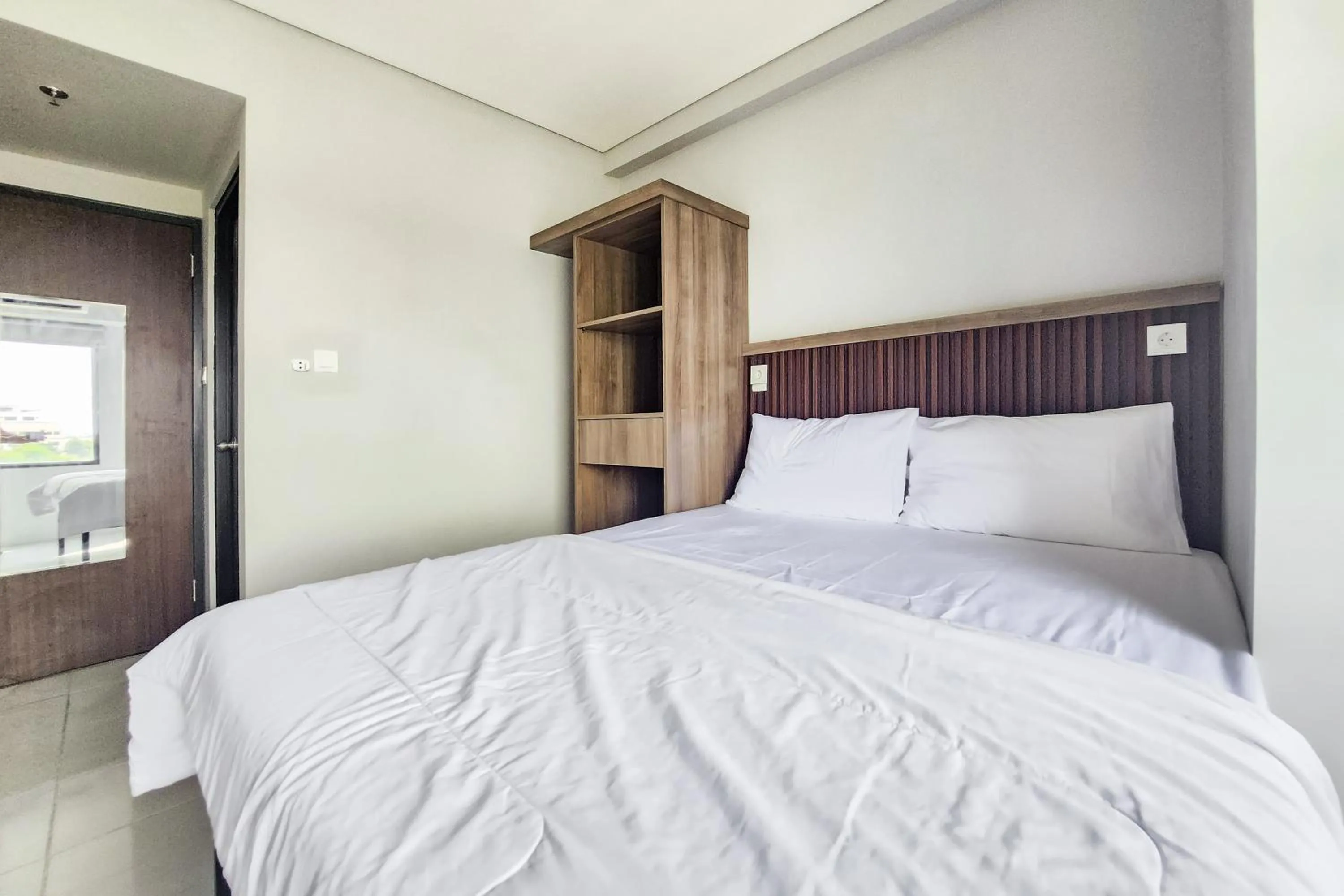 Bedroom, Bed in RedLiving Apartemen Riverdale Cikarang - Star Rooms