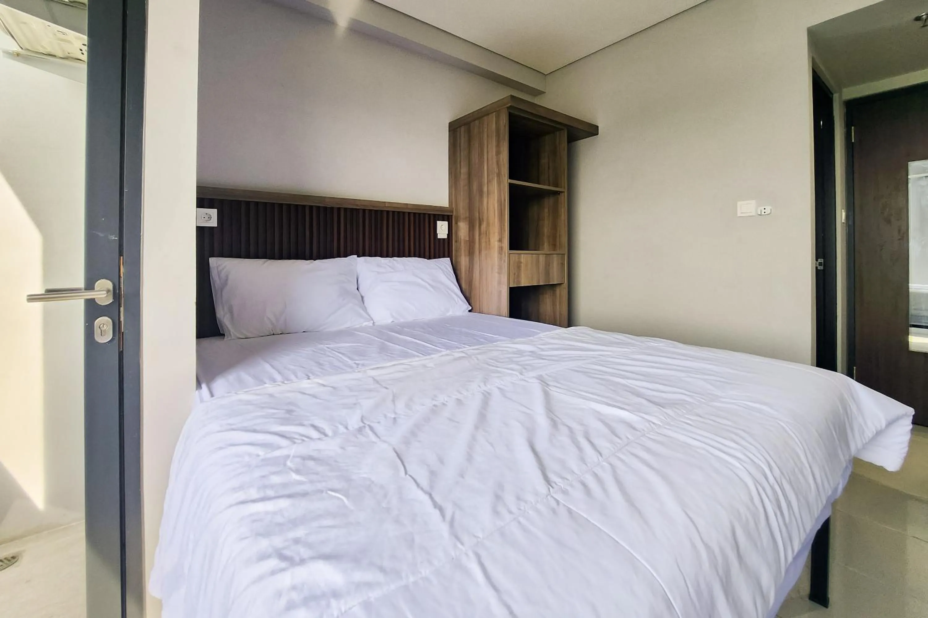 Bedroom, Bed in RedLiving Apartemen Riverdale Cikarang - Star Rooms