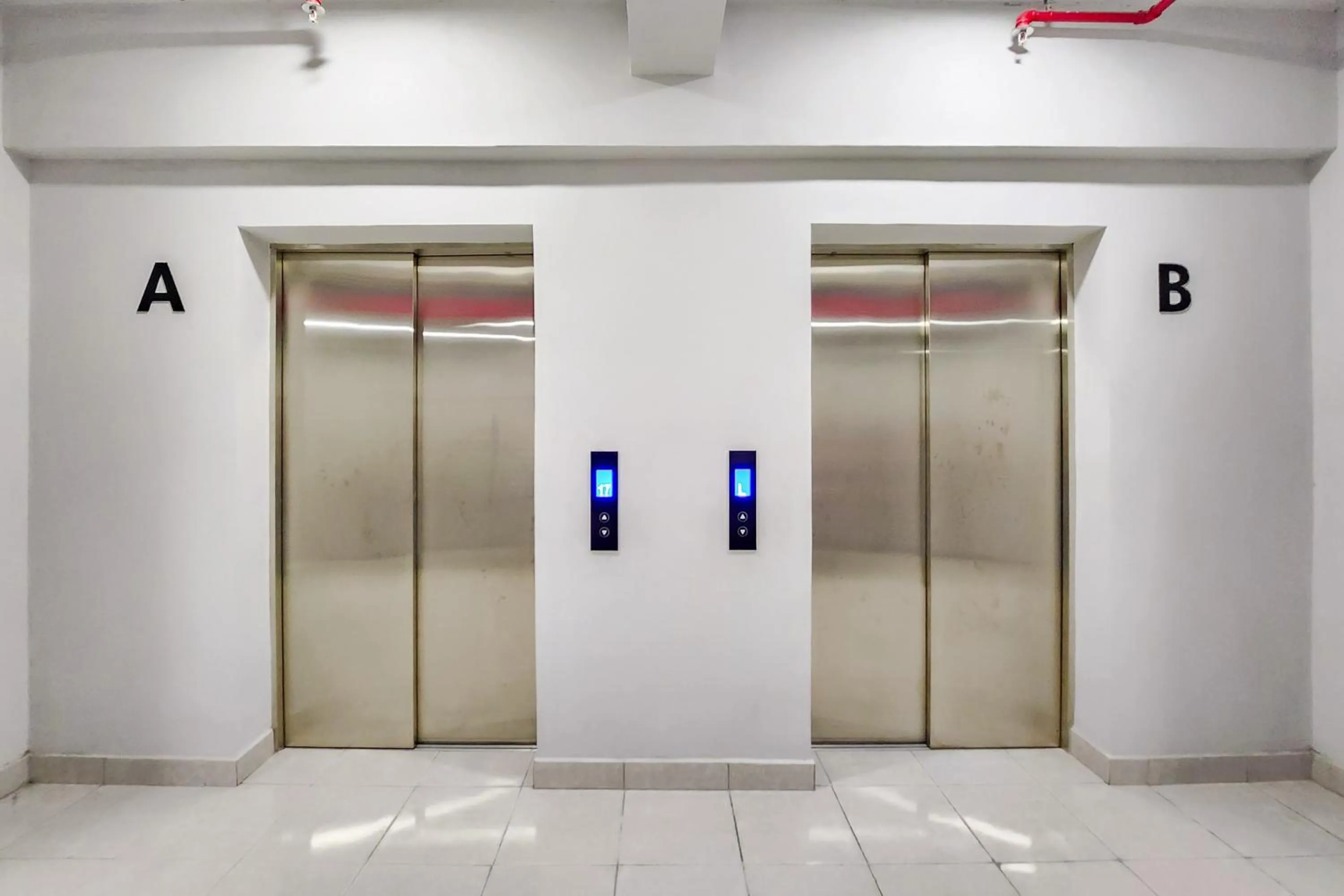 elevator in RedLiving Apartemen Riverdale Cikarang - Star Rooms