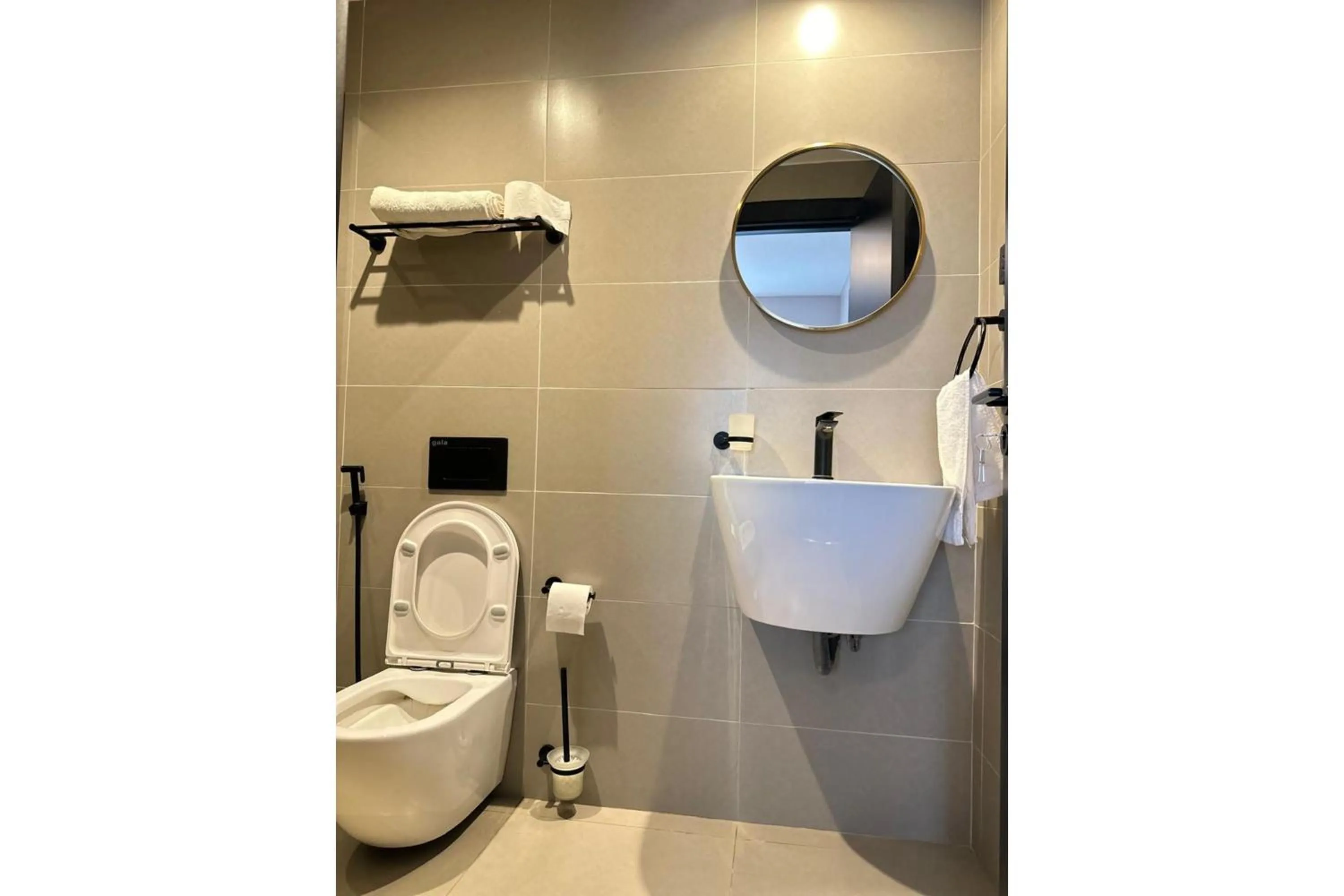 Toilet in Escada Serviced Apartments
