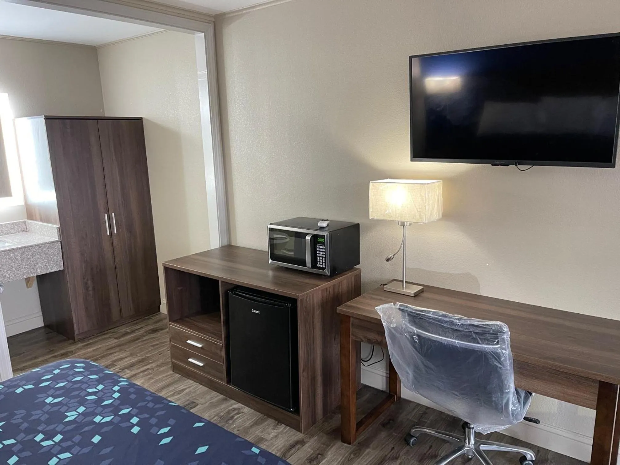 Bed in Scottish Inns - Commerce