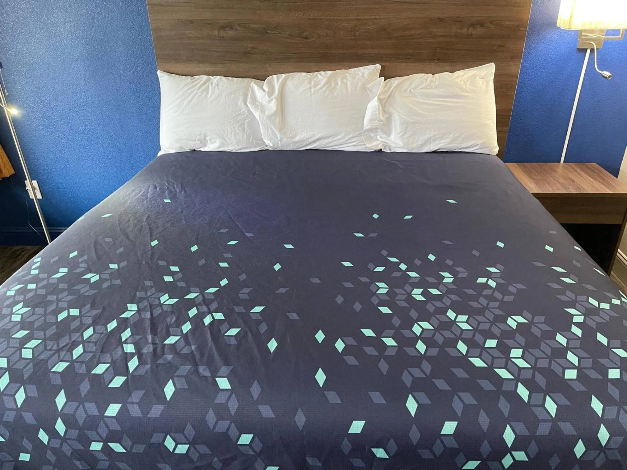 Bed in Scottish Inns - Commerce