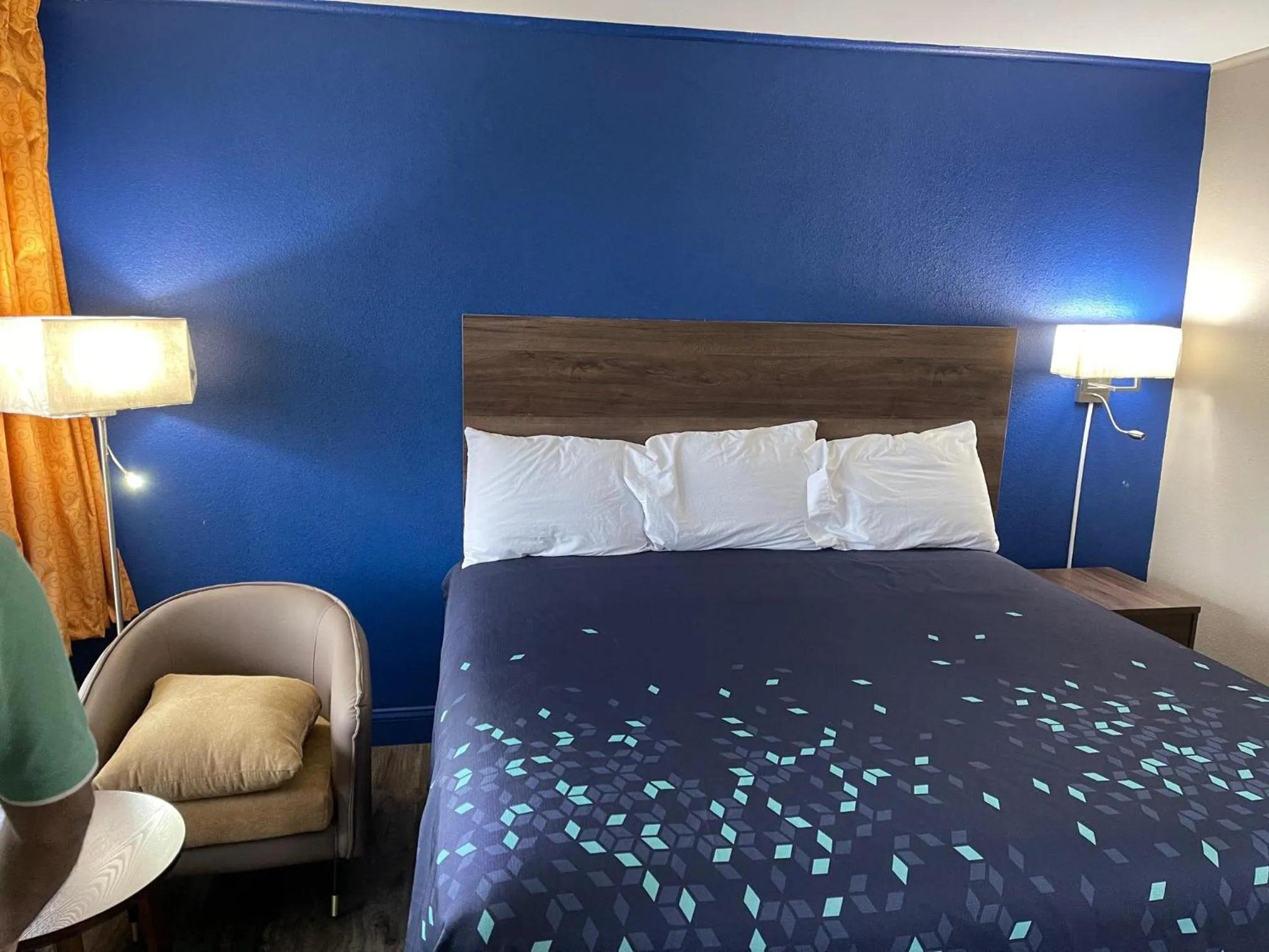 Bed in Scottish Inns - Commerce