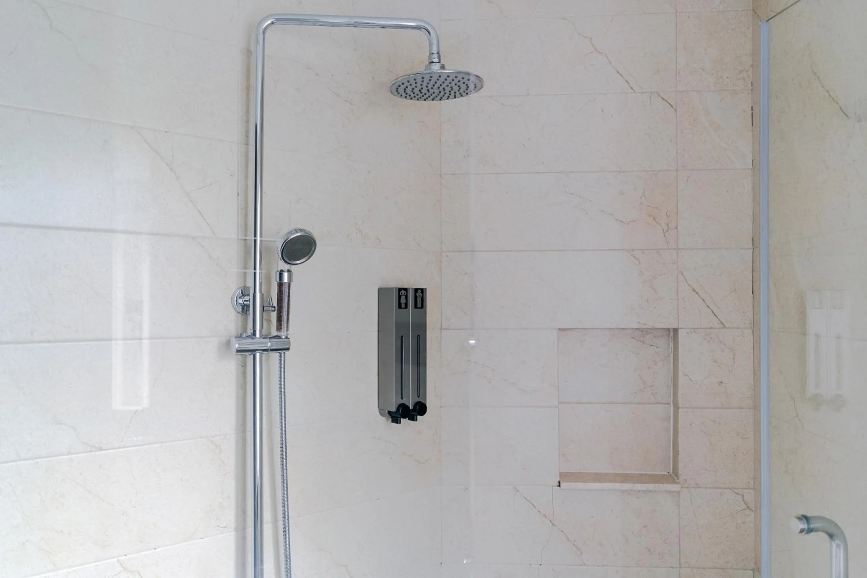 Shower in The Hammock Hotel Ben Thanh