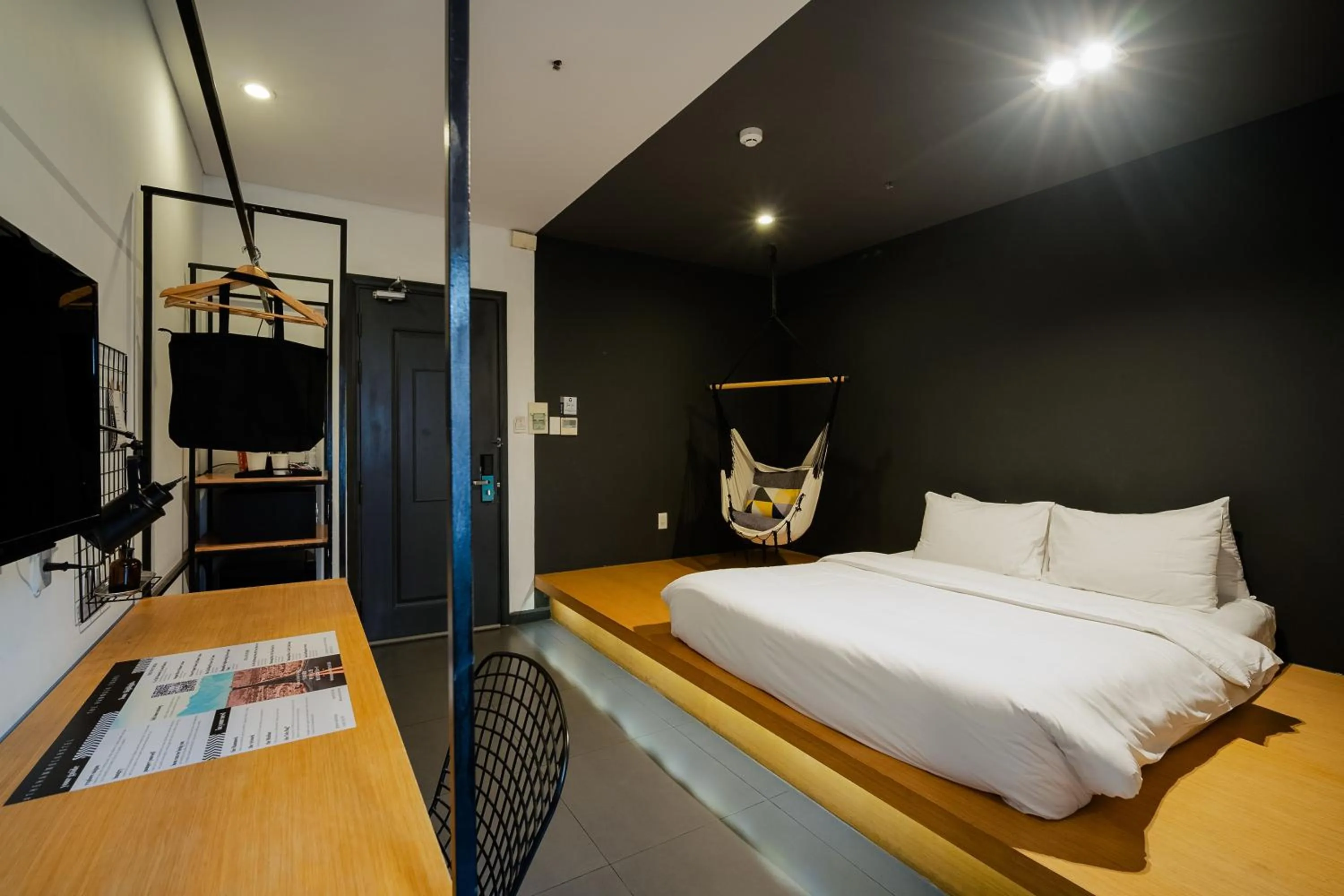 Photo of the whole room, Bed in The Hammock Hotel Ben Thanh