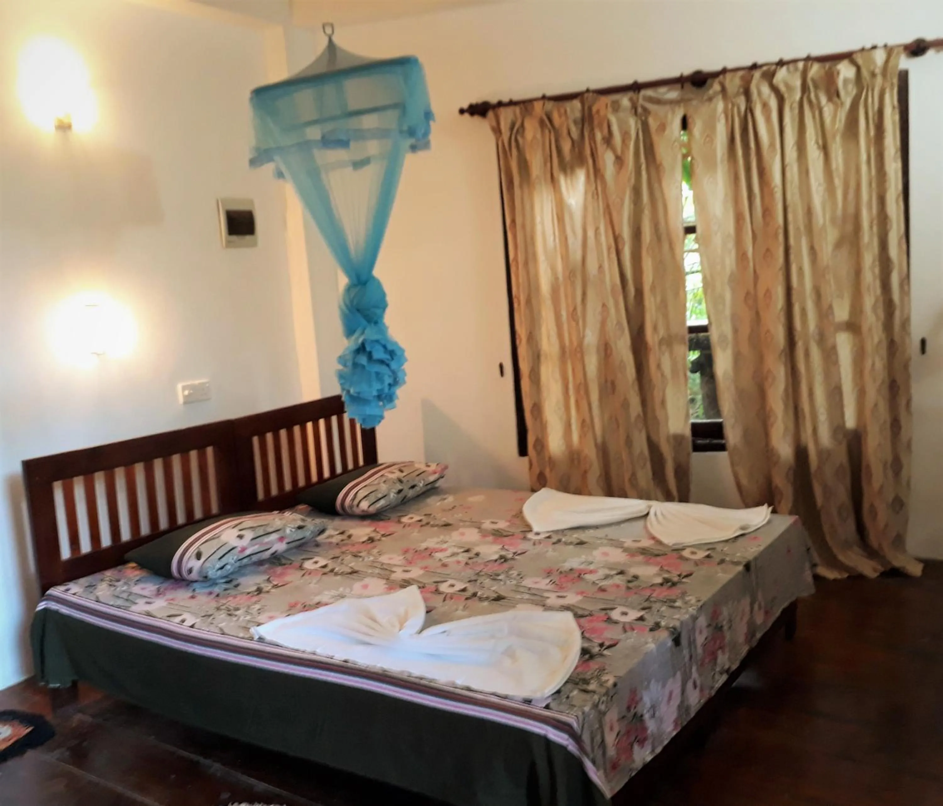 Bed in Seasons Four Mini Jungle Cabana