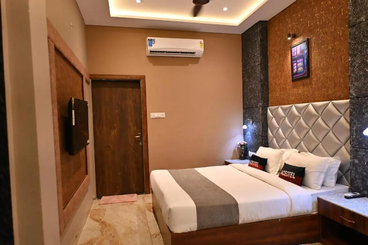 Bed in The Apple Tree Hotel