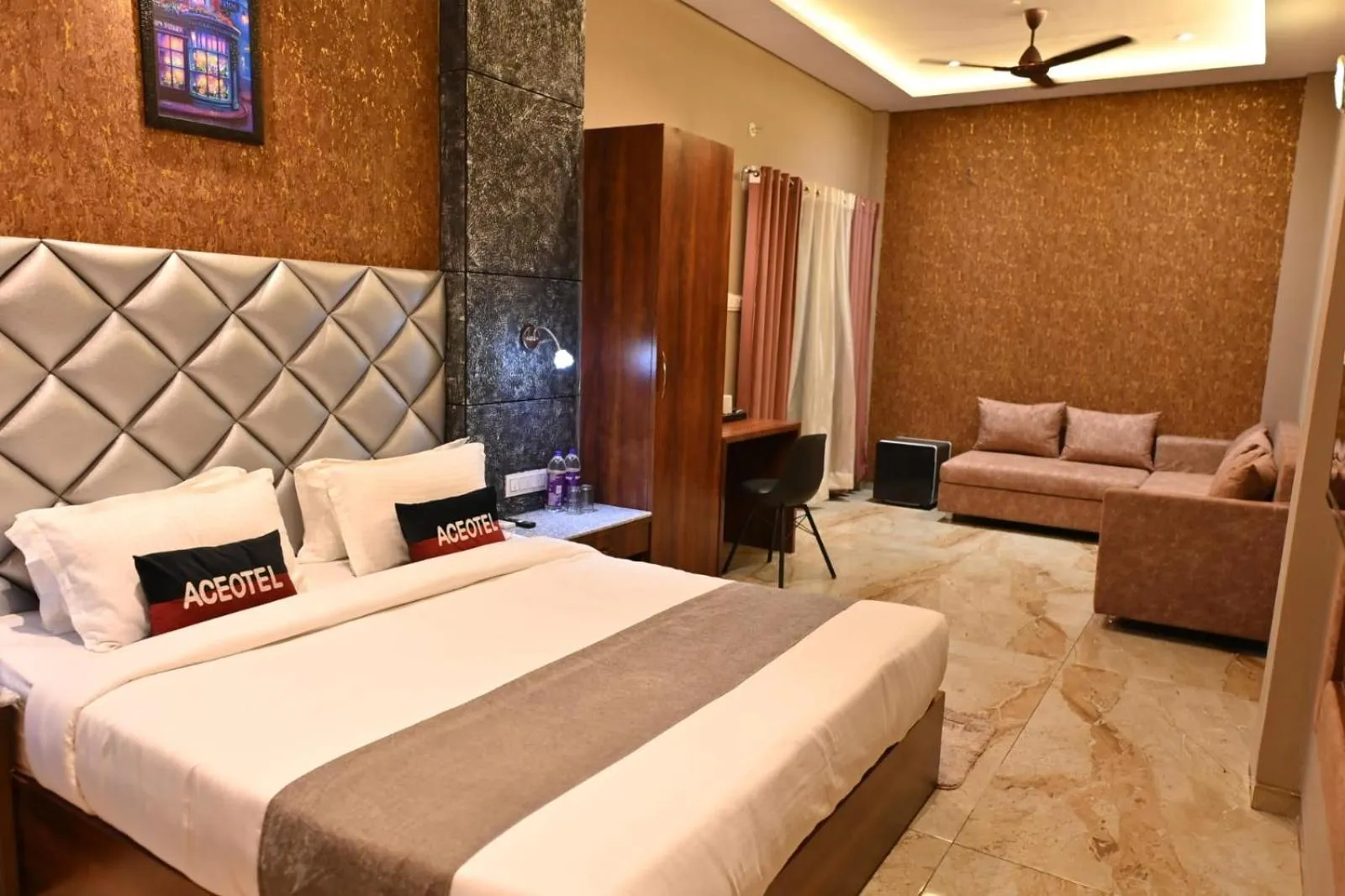 Bed in The Apple Tree Hotel