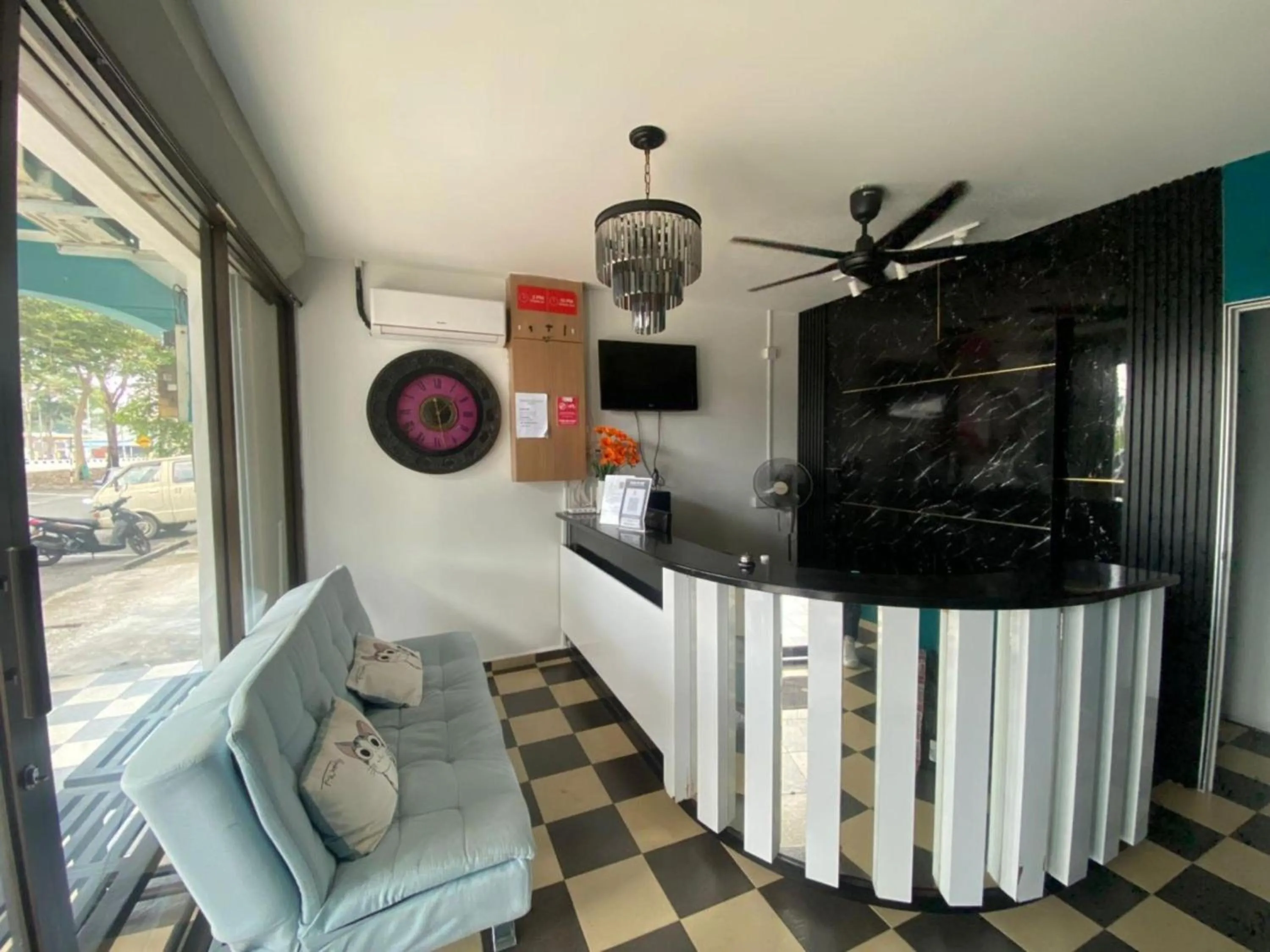 Lobby or reception in Hotel O Captain Hotel Cafe & Bistro