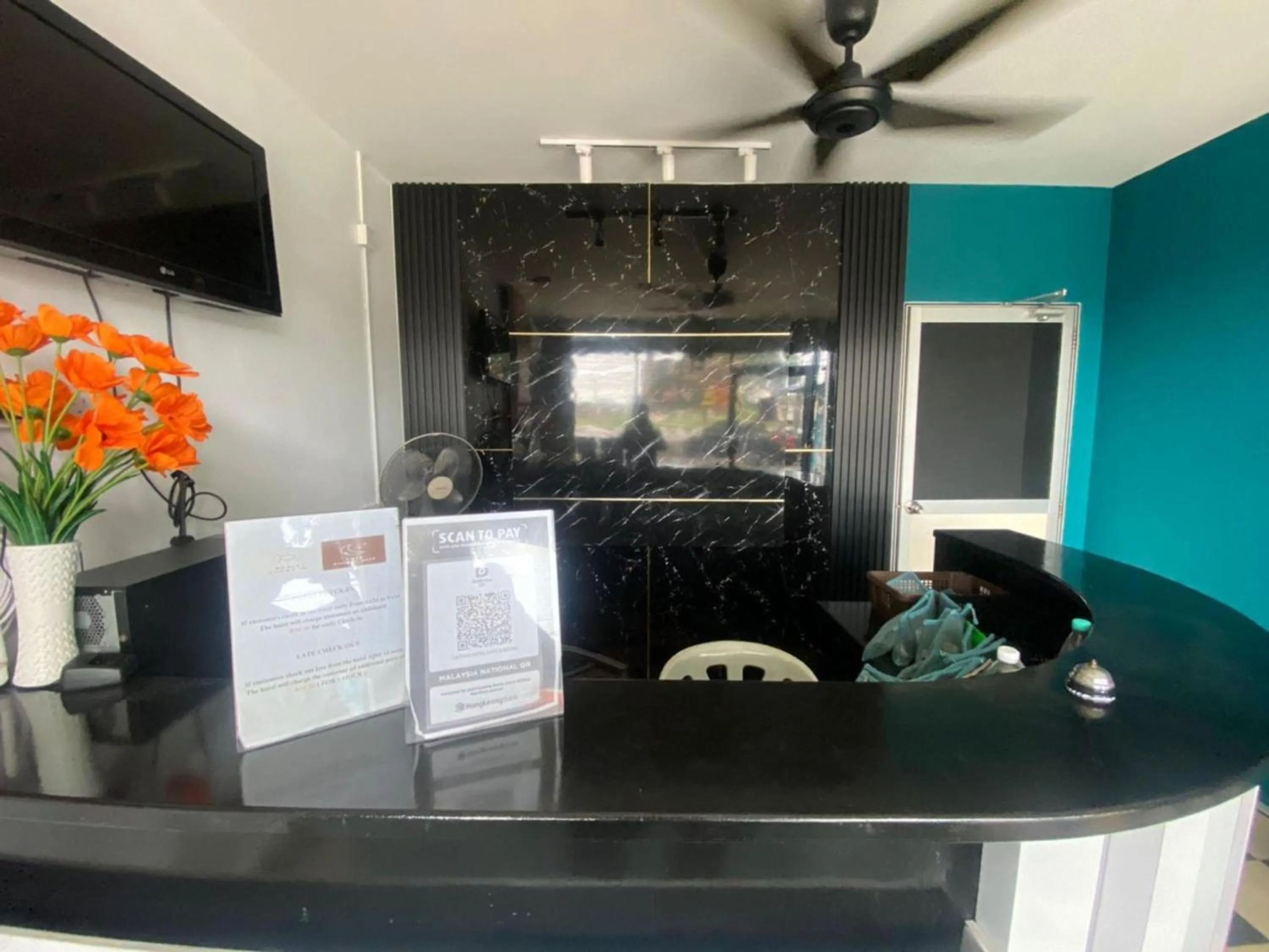 Lobby or reception in Hotel O Captain Hotel Cafe & Bistro