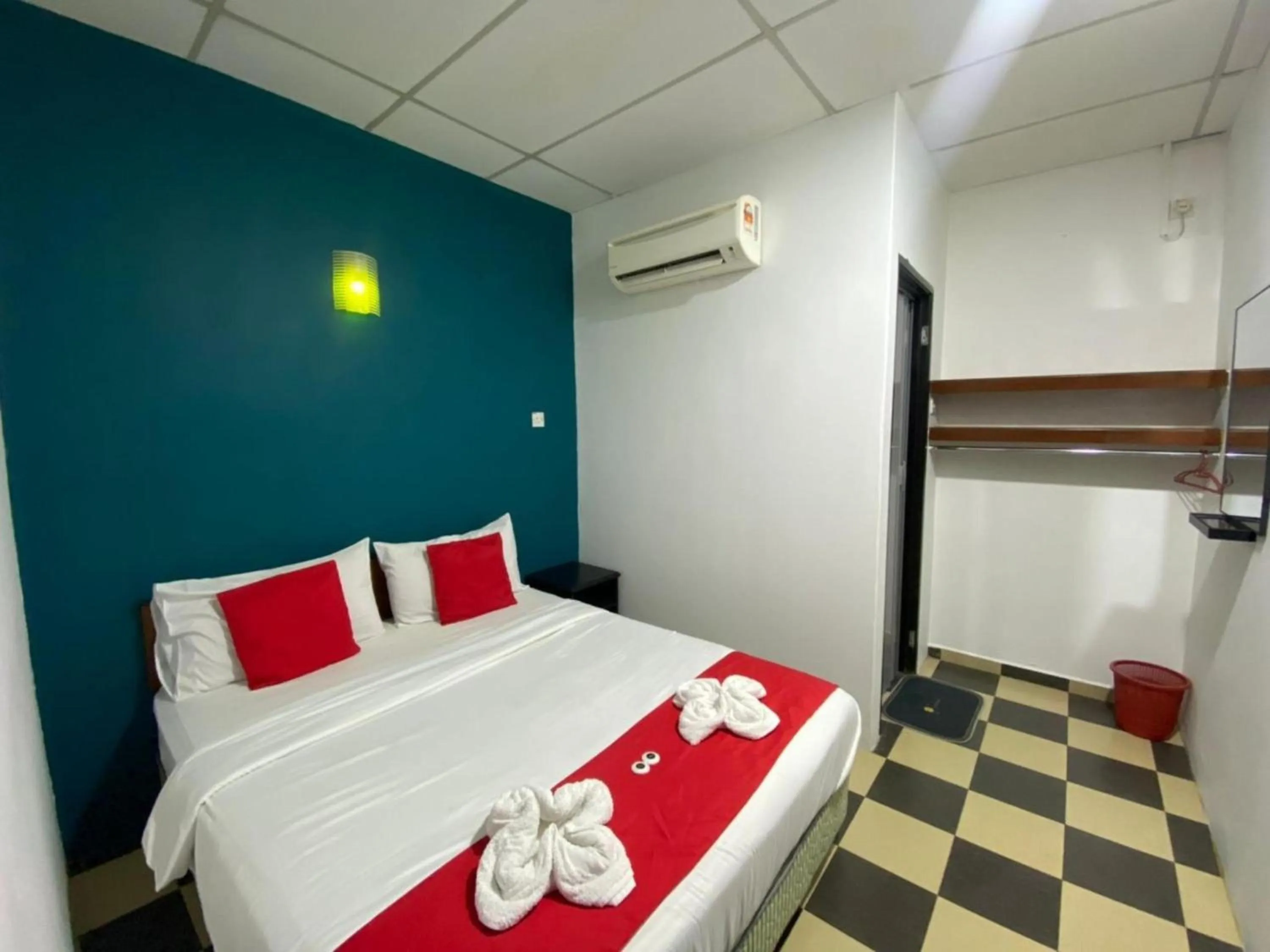 Bedroom in Hotel O Captain Hotel Cafe & Bistro