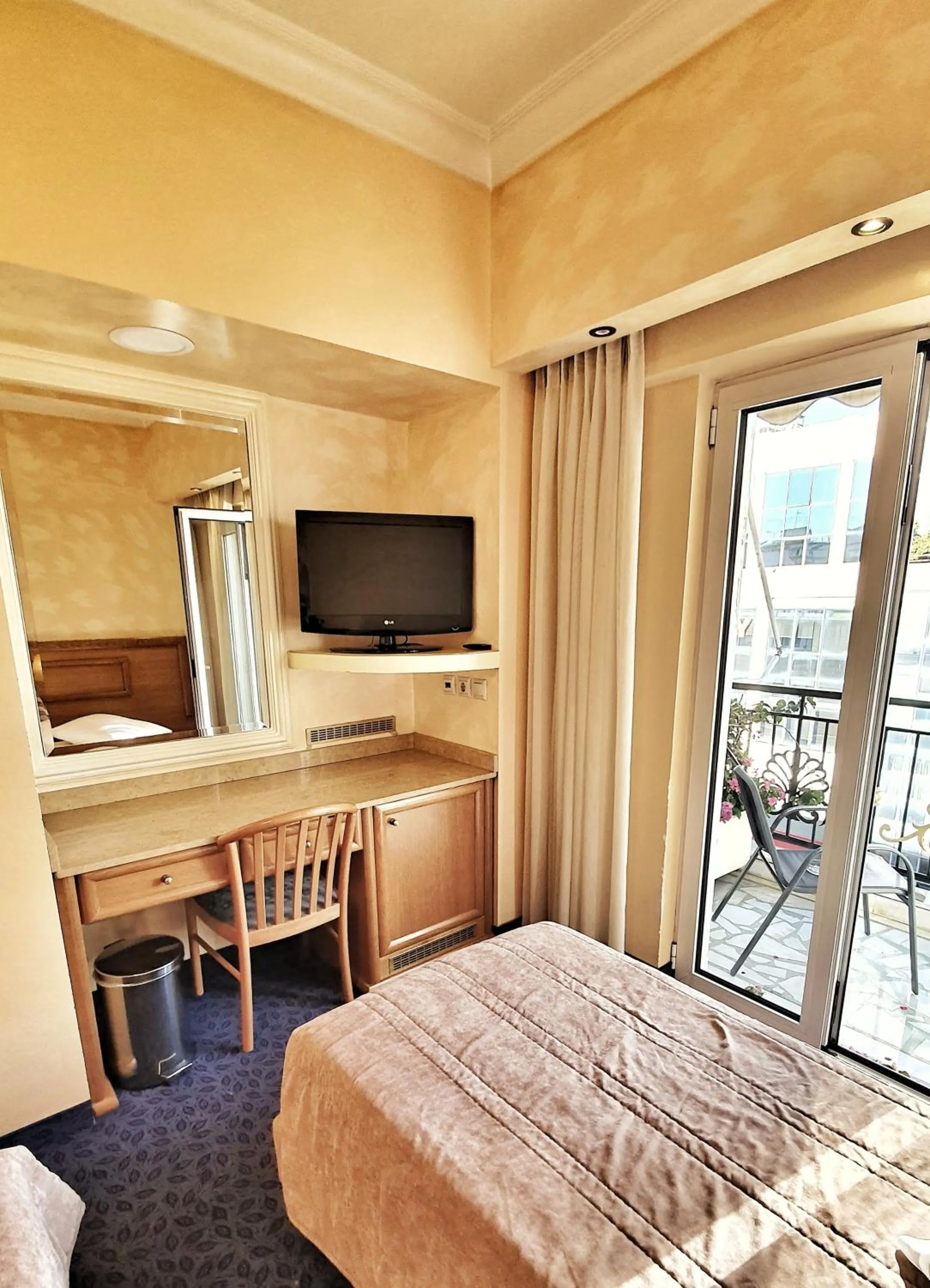 TV and multimedia, Bed in Noufara