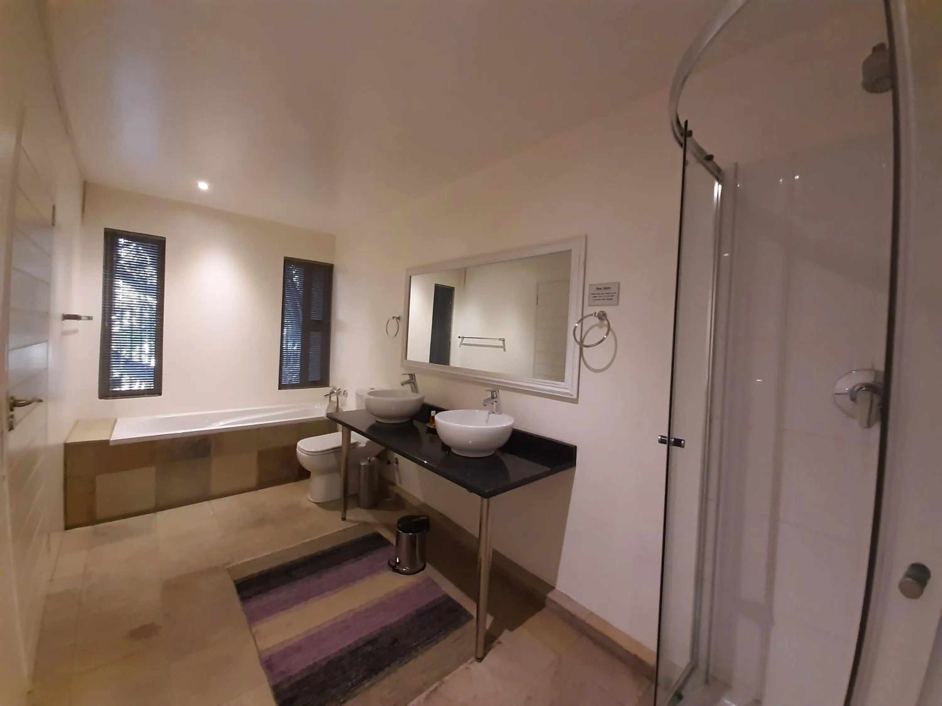 Bathroom, Bed in Orangerie Guest House