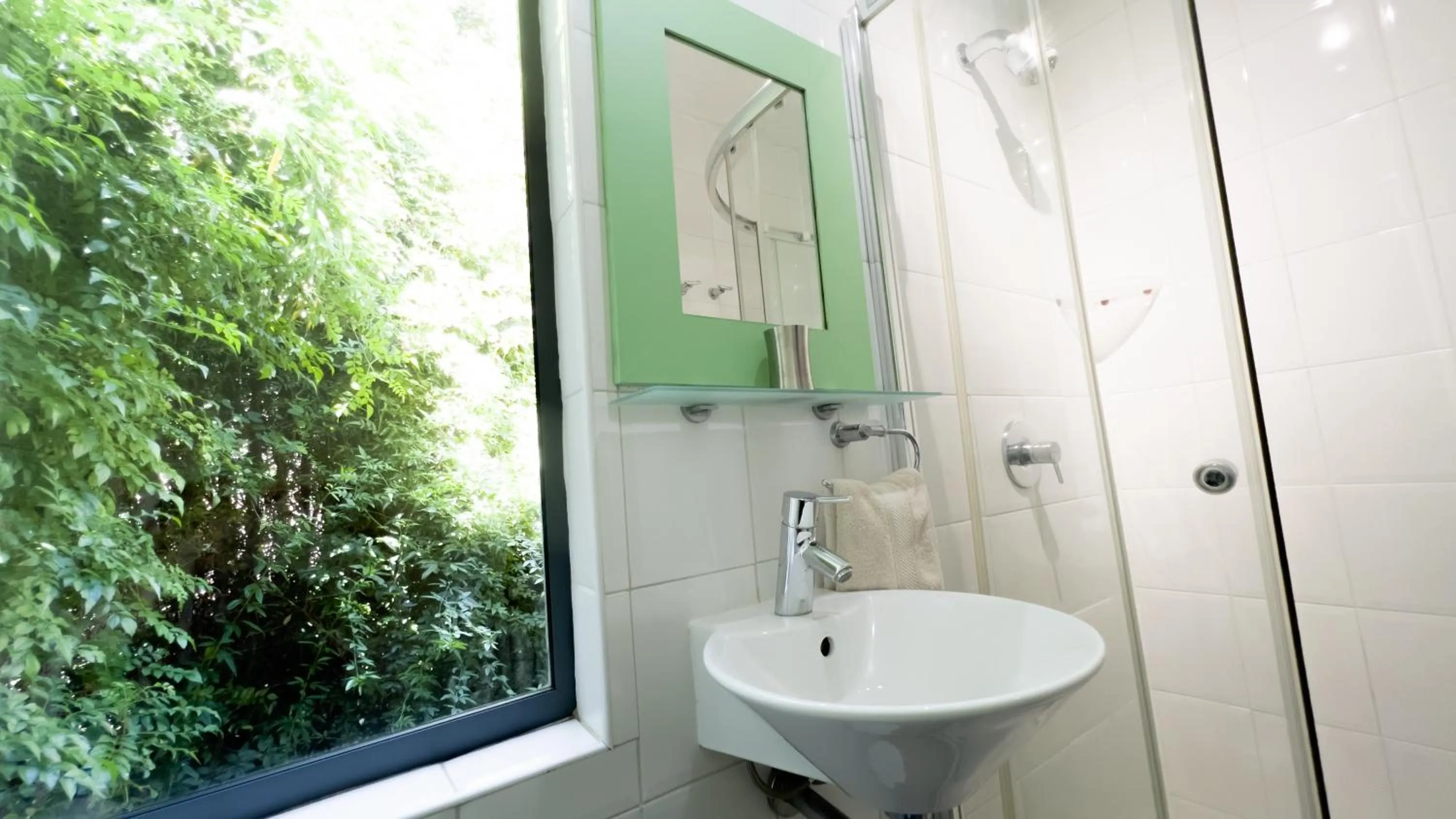 Shower in Orangerie Guest House