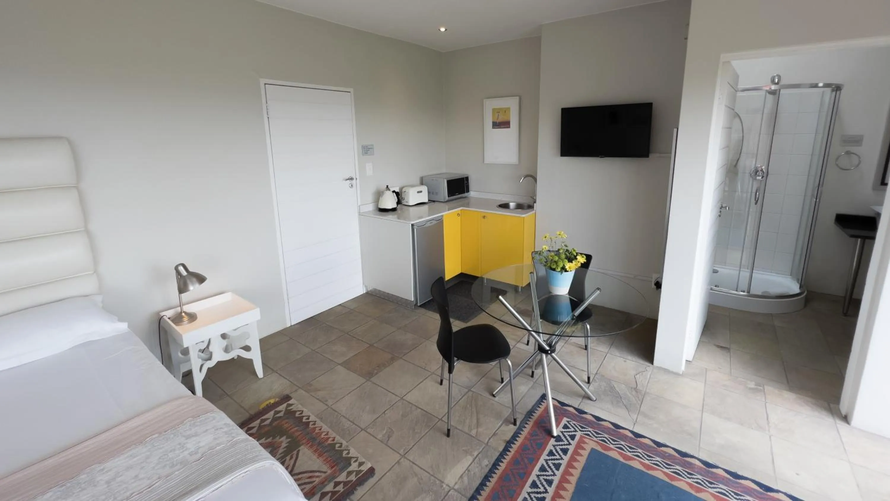 Kitchen or kitchenette in Orangerie Guest House