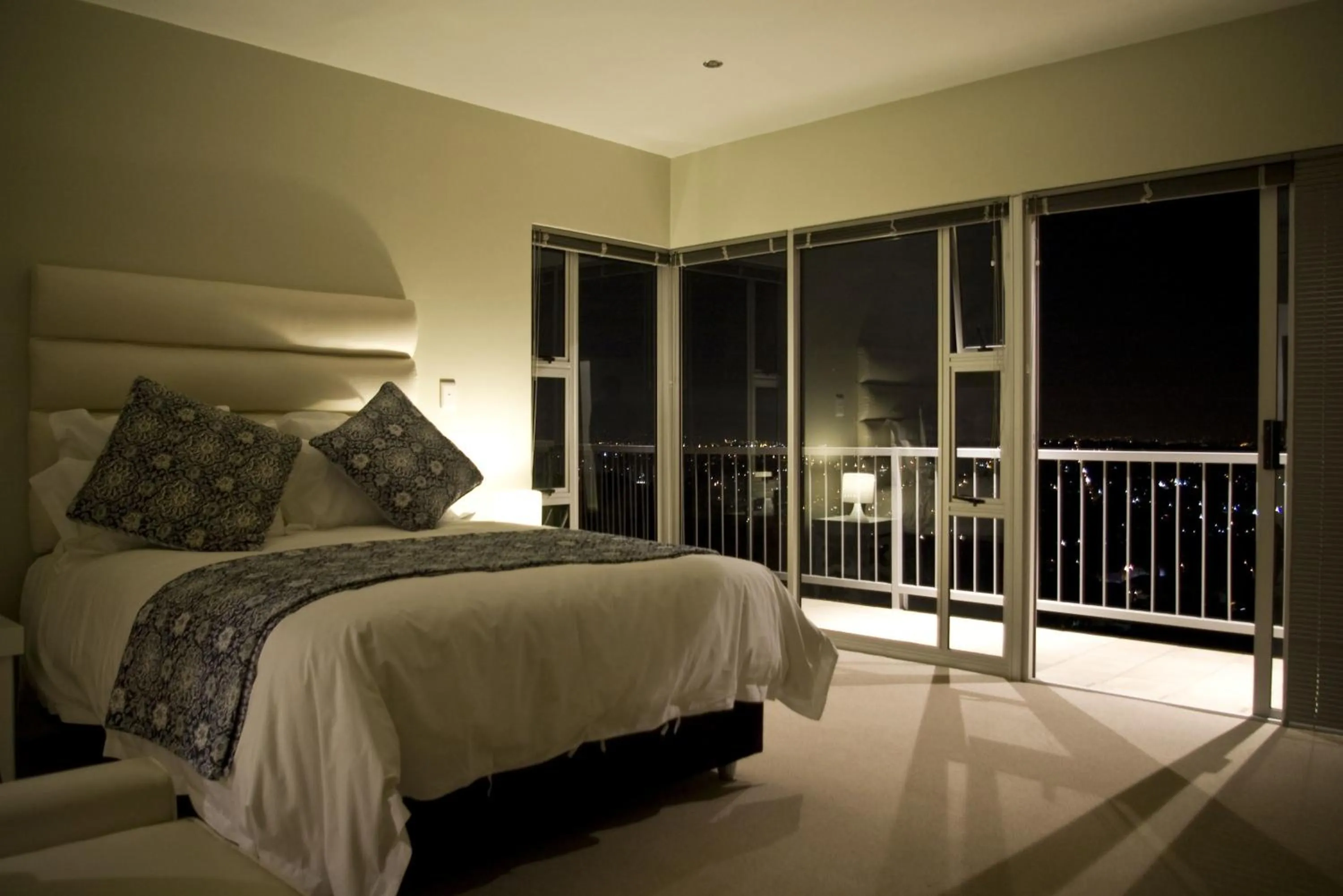 Bed in Orangerie Guest House