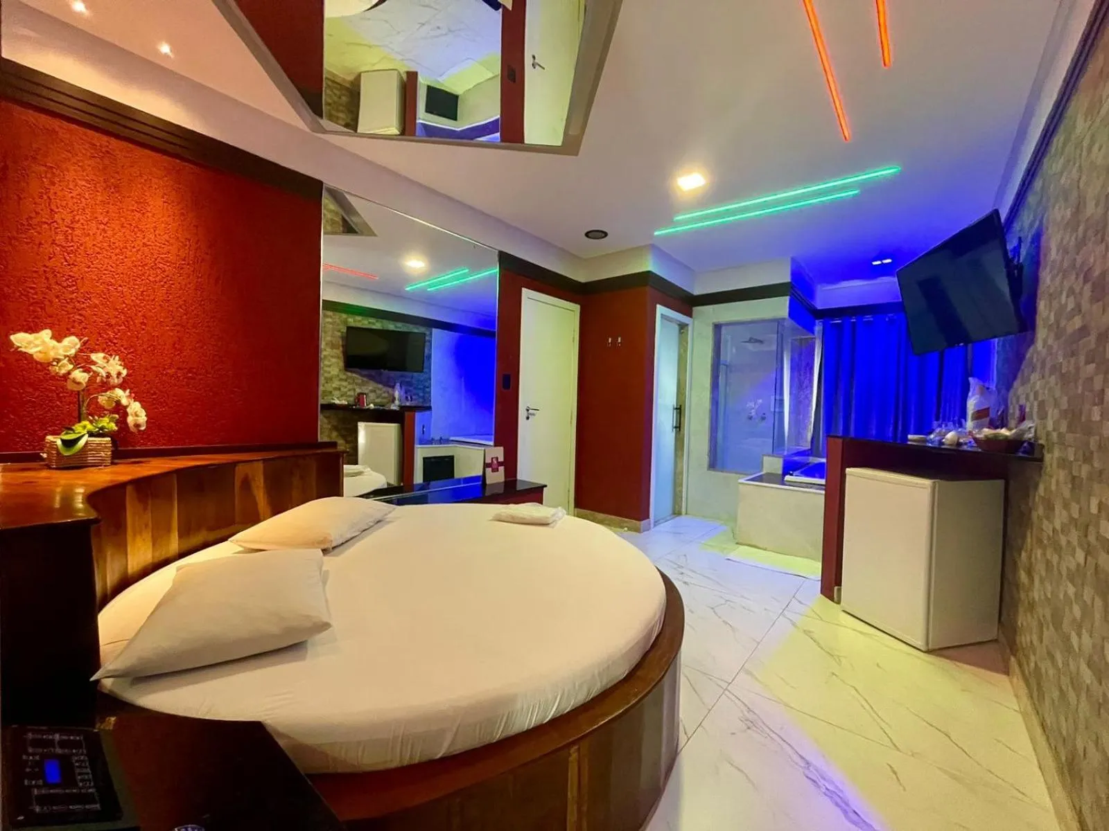 Bed in Bora Bora Motel