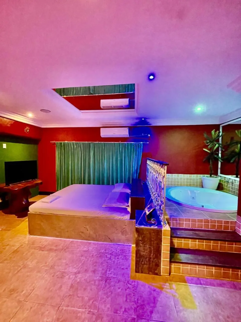 Bedroom, Bed in Bora Bora Motel