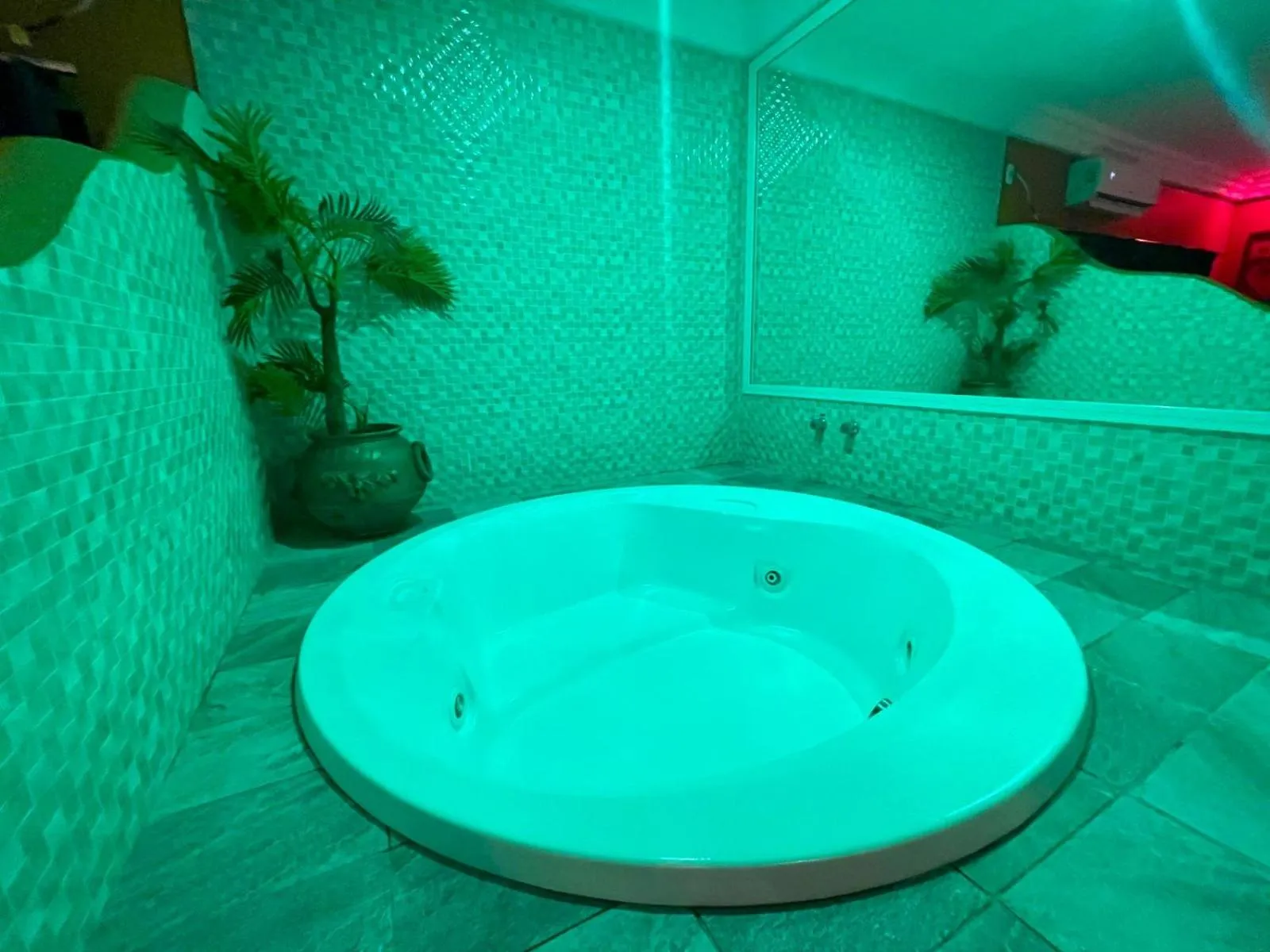 Hot Tub in Bora Bora Motel