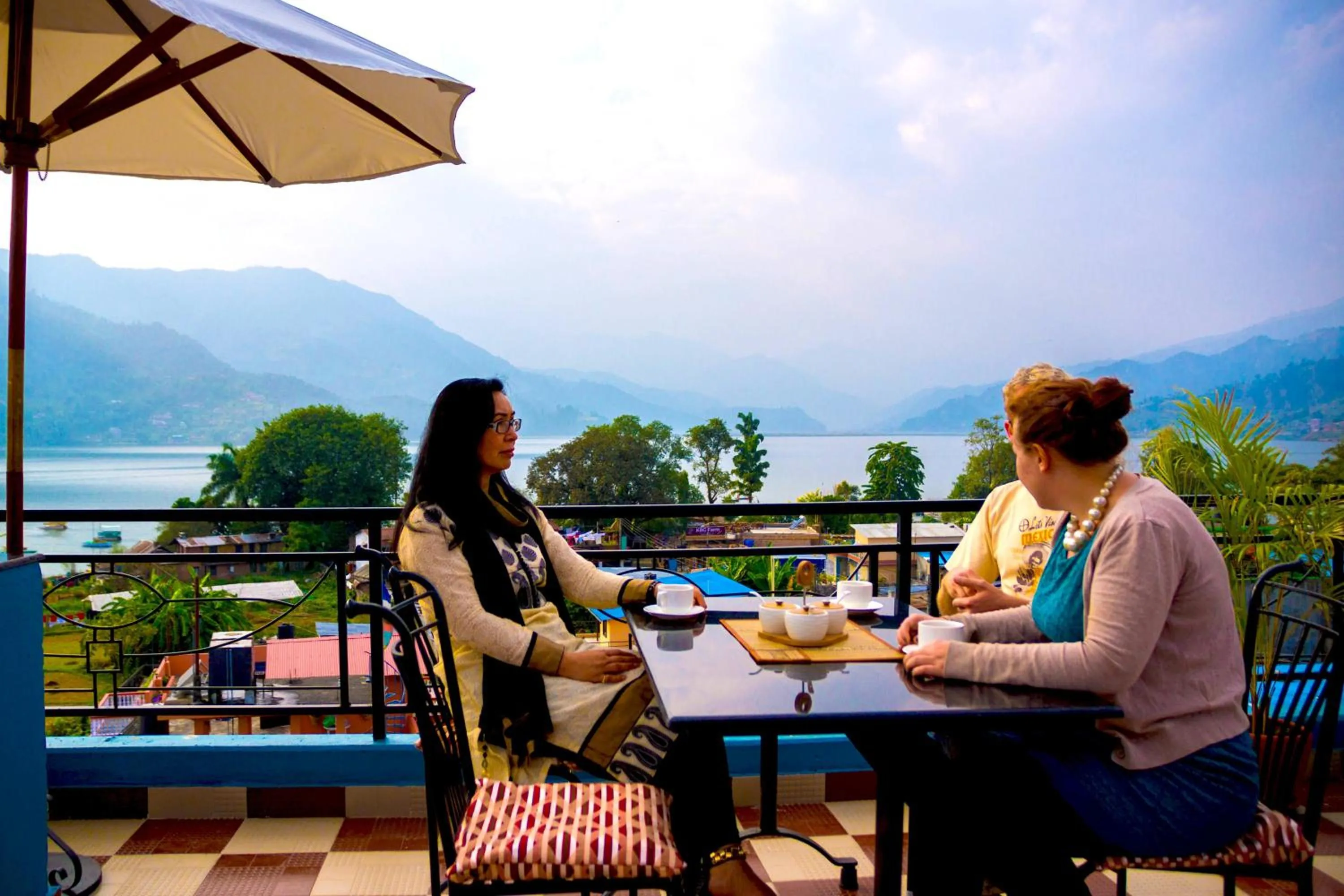 Restaurant/places to eat in Hotel Adam