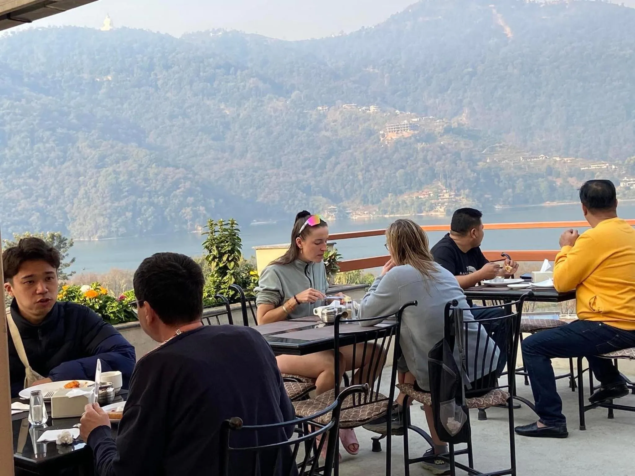 Restaurant/places to eat in Hotel Adam